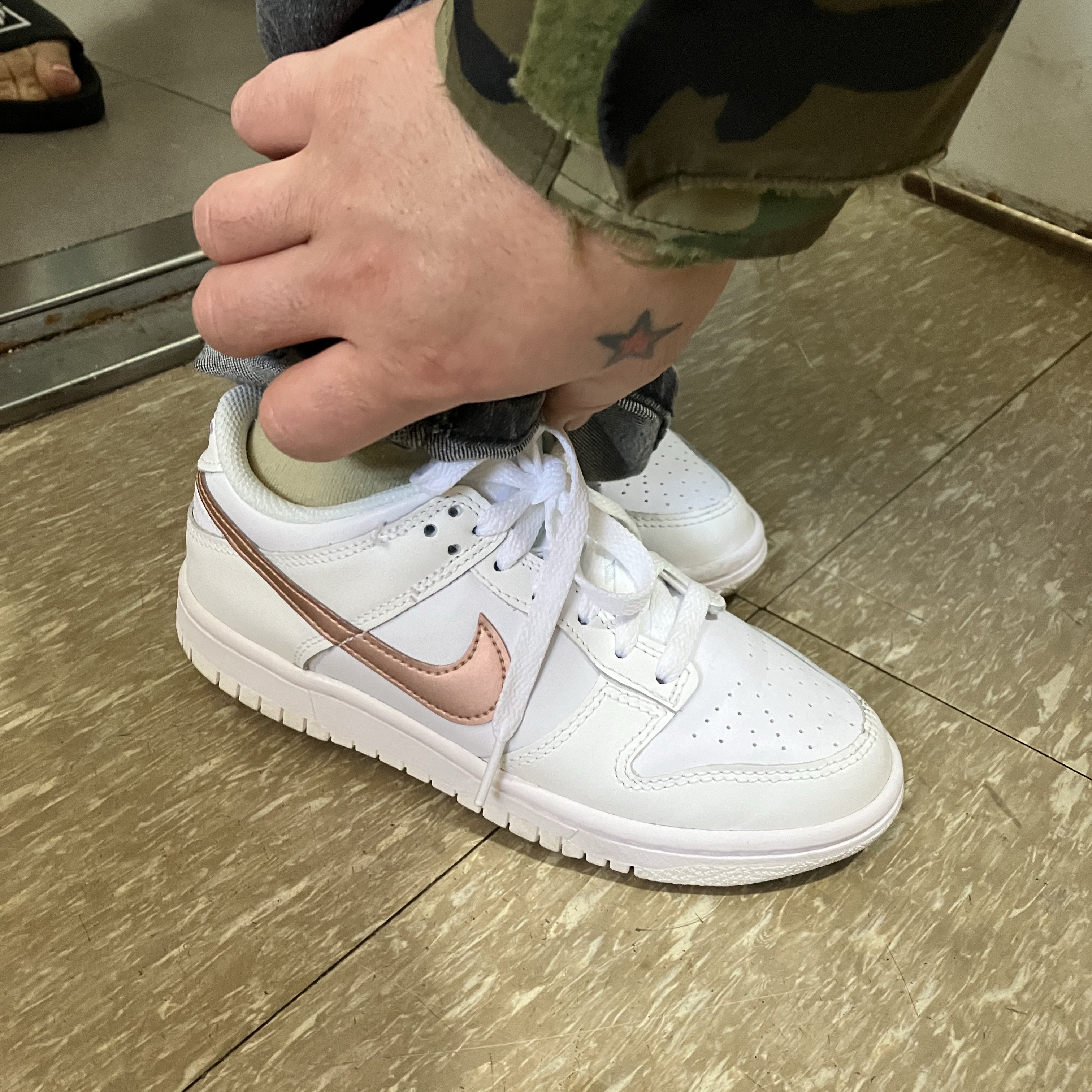 (GS) Nike Dunk Low White Rose Pink 착용 스타일