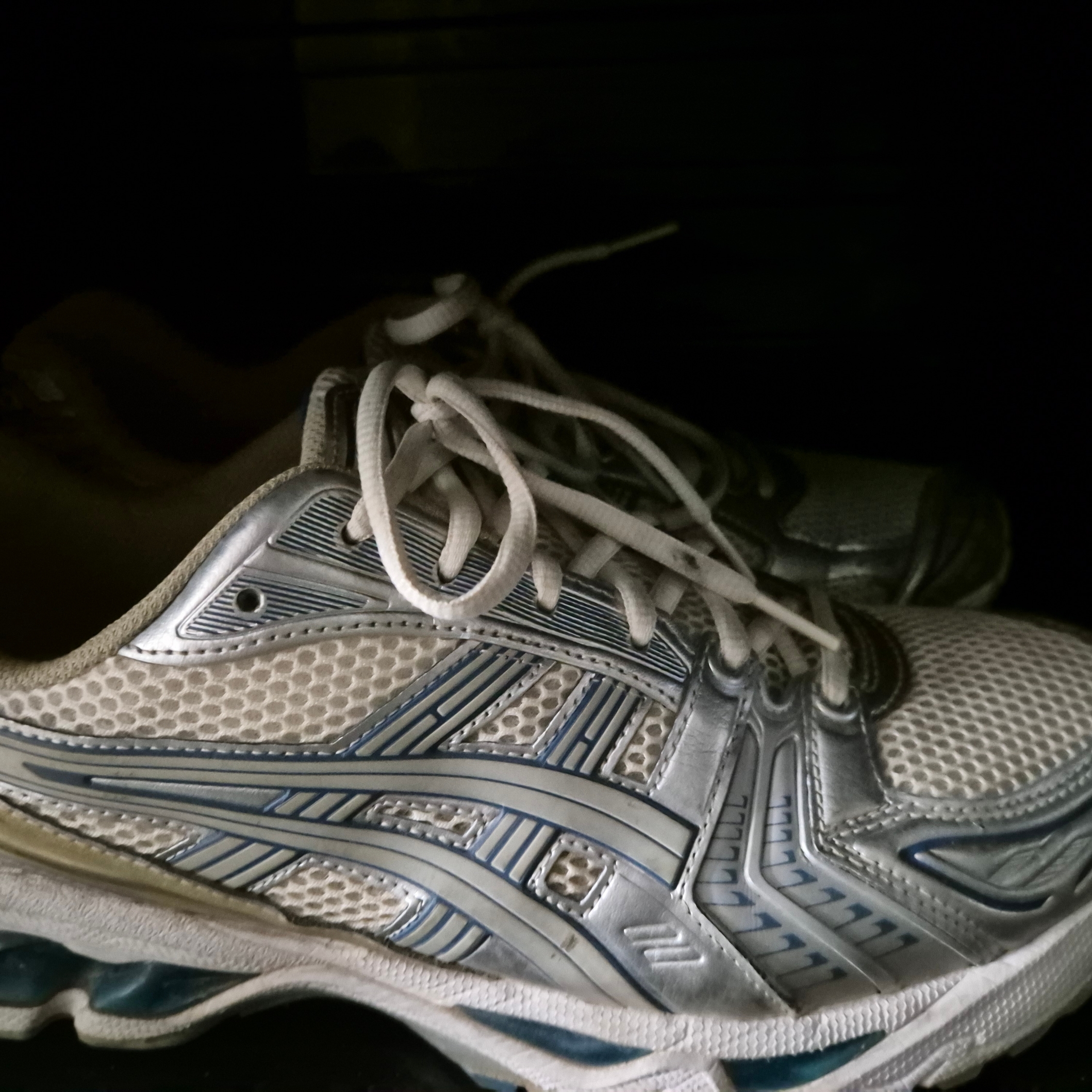 Asics Gel-Kayano 14 Cream Pure Silver 착용 스타일