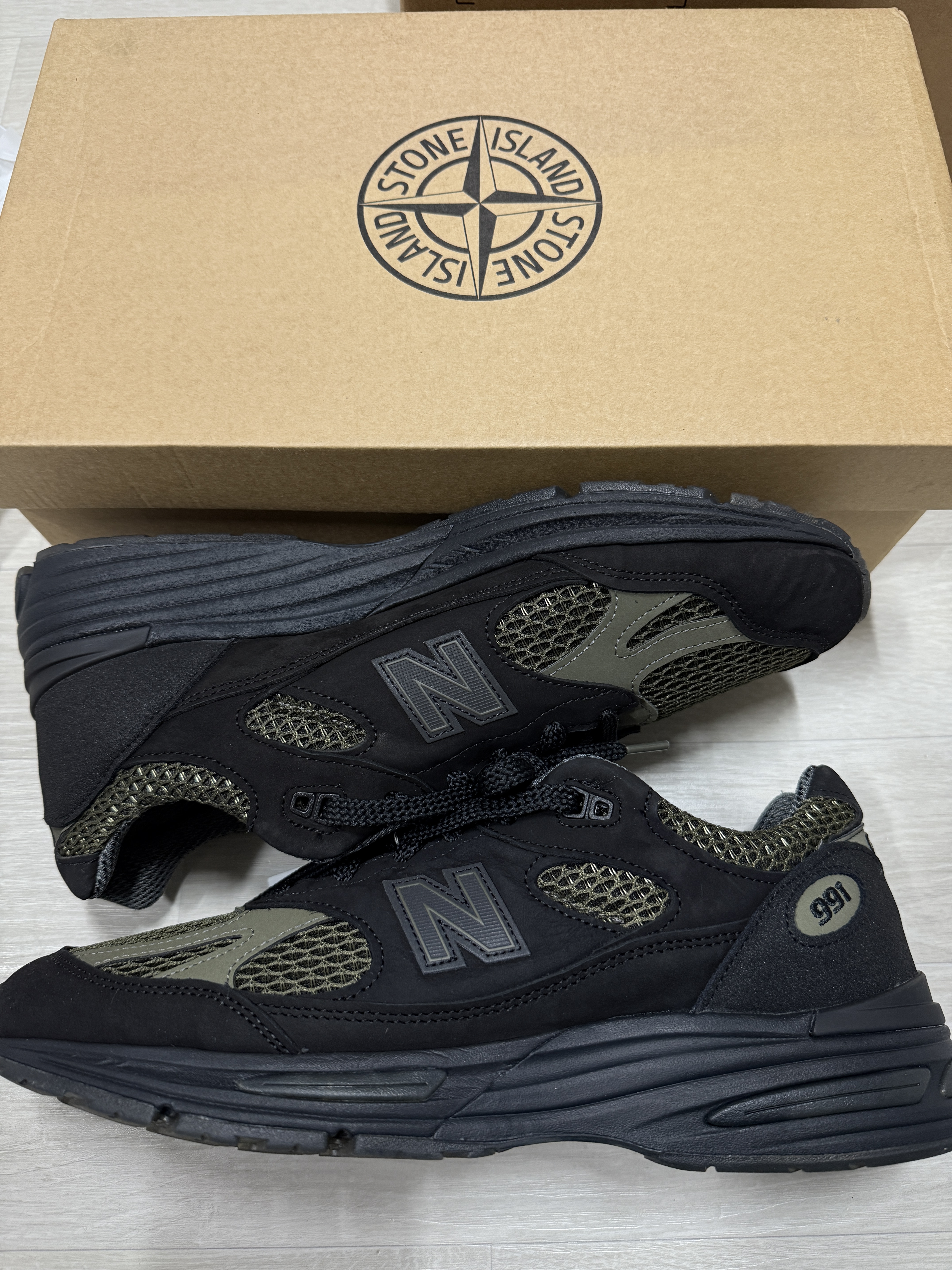 New Balance x Stone Island 991v2 Made in UK Black Olive Night 착용 스타일 - 1