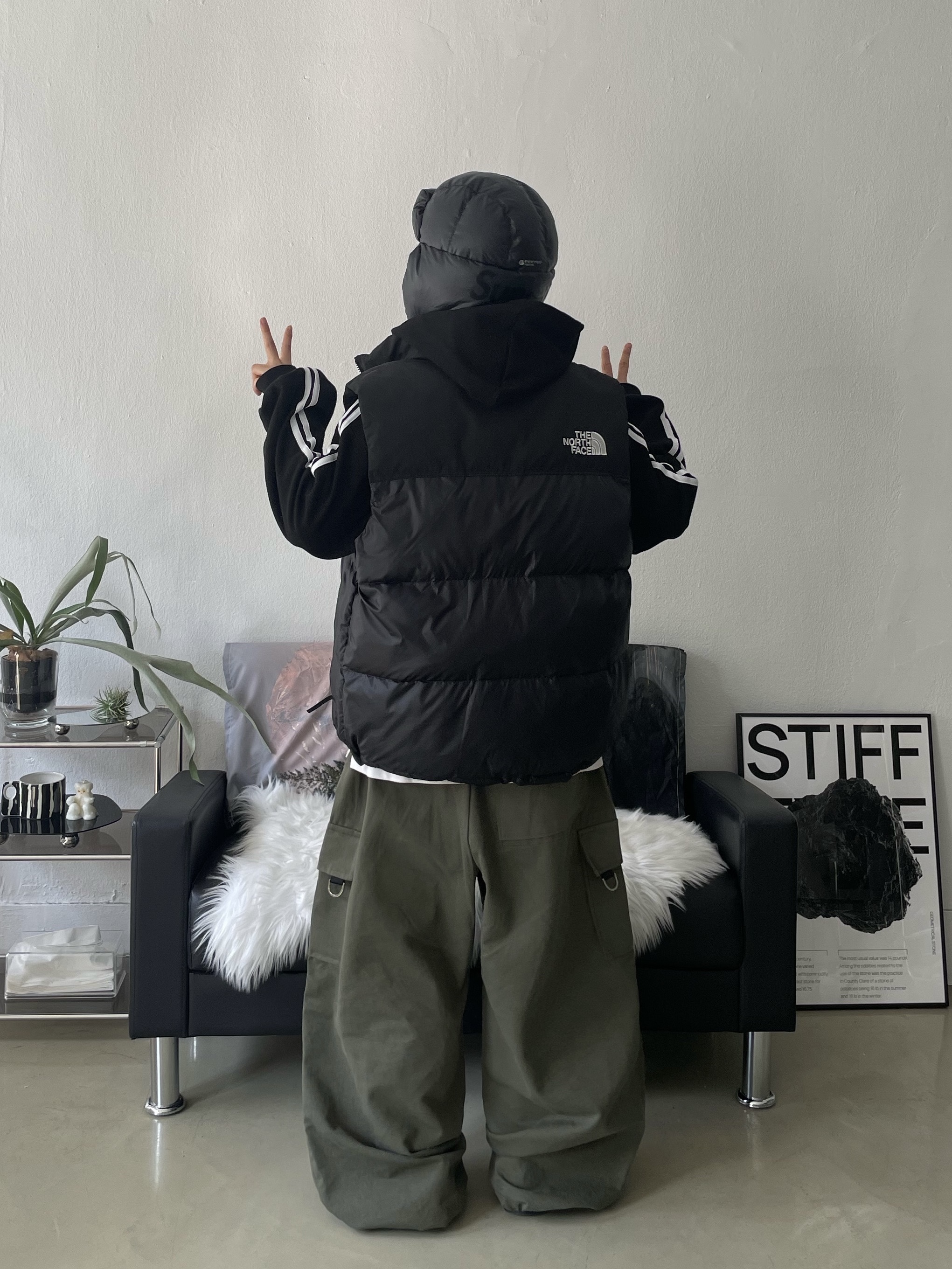 The North Face Nuptse On Ball Vest Real Black, Supreme Featherweight Down Trooper Black - 23FW 착용 스타일 - 2