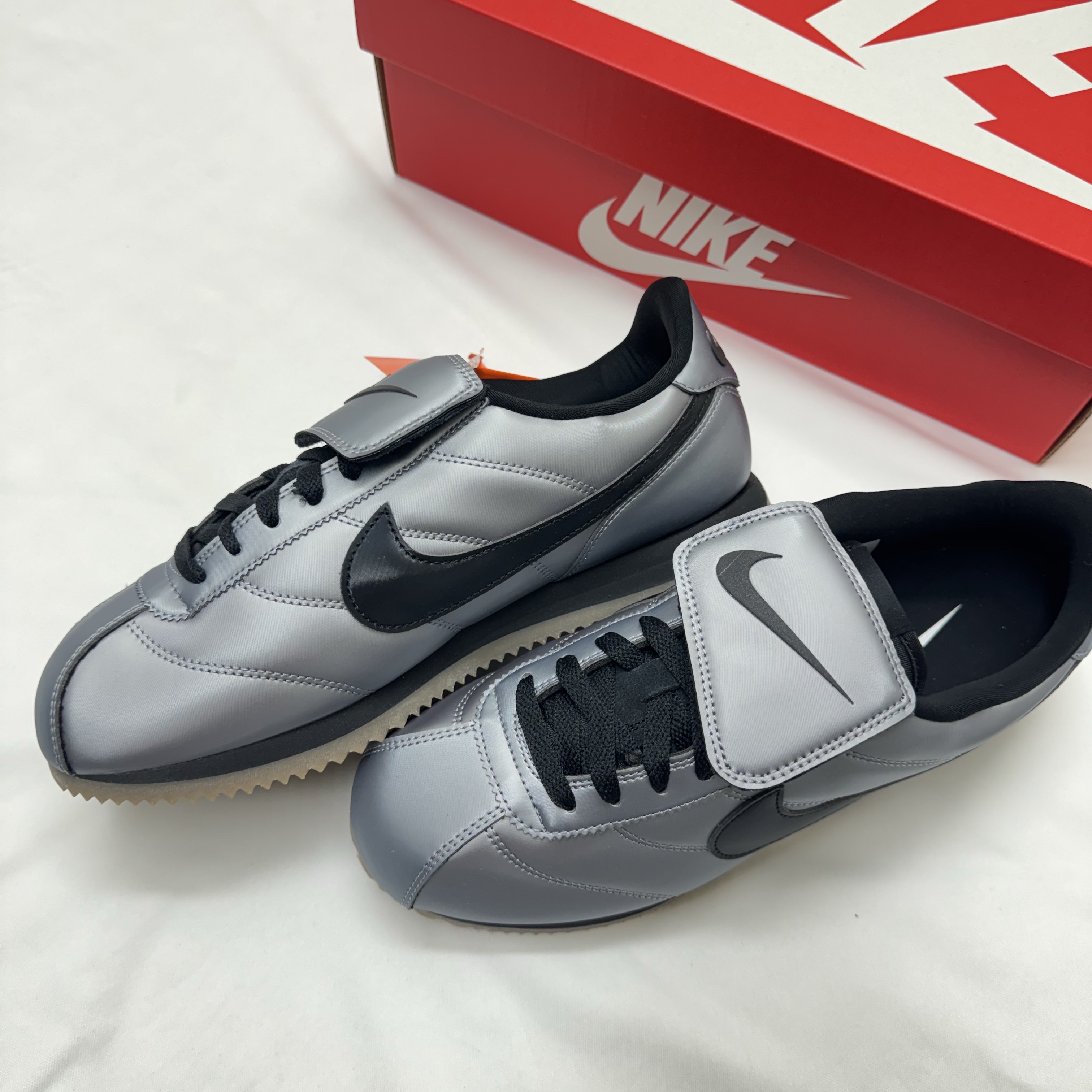 Nike Cortez Leather SE Metallic Cool Grey Black 착용 스타일 - 2
