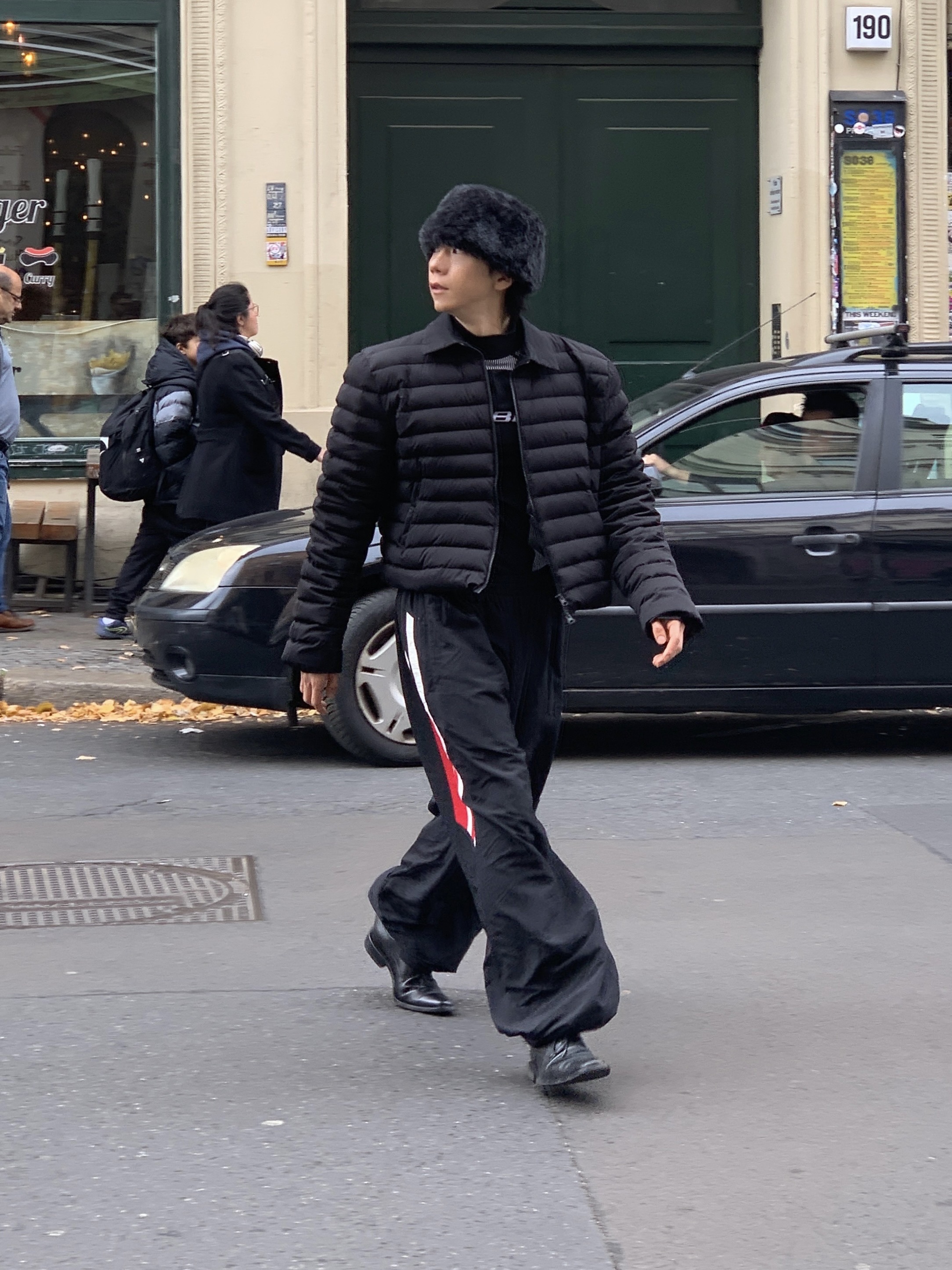 Balenciaga Sporty B Track Pants Blue 착용 스타일 - 4