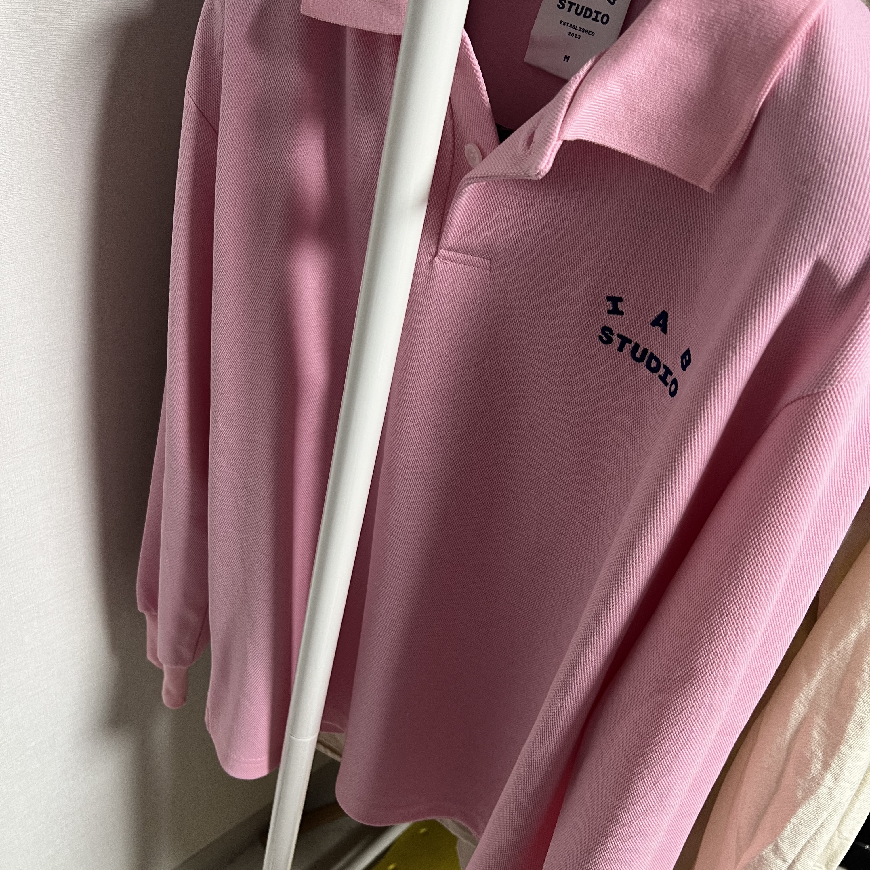 IAB Studio Pique Long Sleeve Pink 착용 스타일