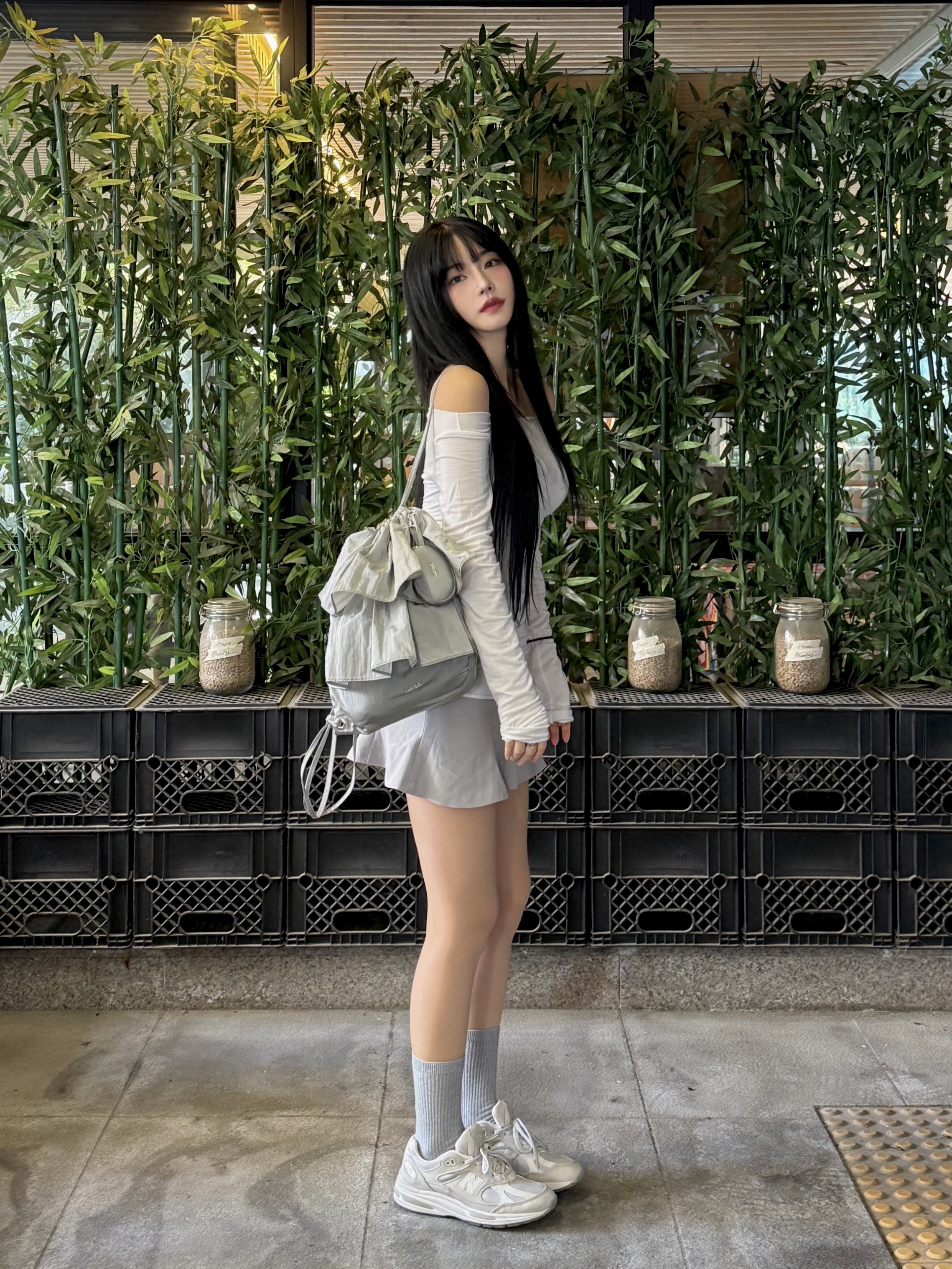 Athe Vanessabruno Prill Backpack And Shoulder Bag Gray, New Balance x Stone Island 991v2 Made in UK Sand 착용 스타일 - 1