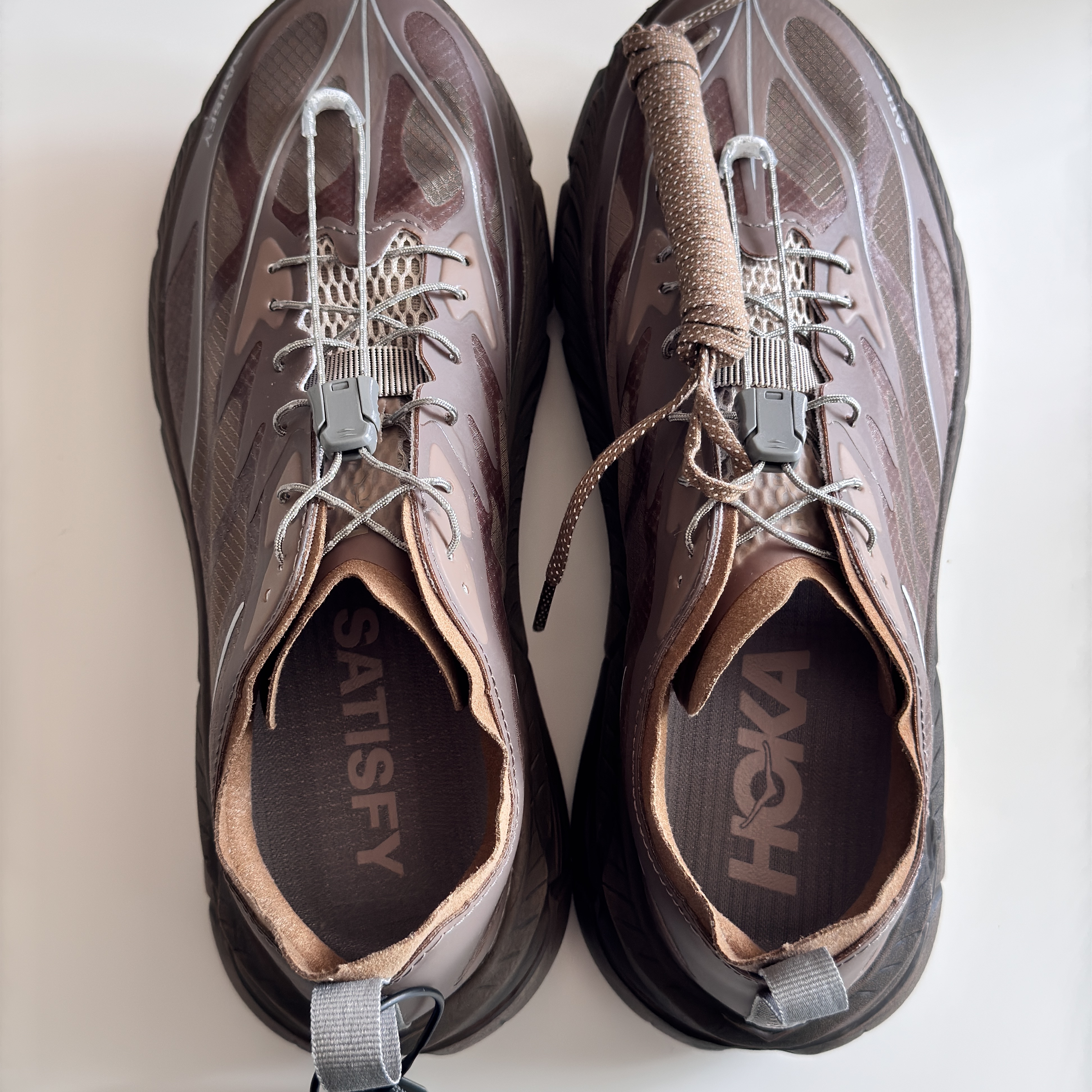 Hoka x Satisfy Mafate Speed 4 Lite Rubber 착용 스타일 - 3