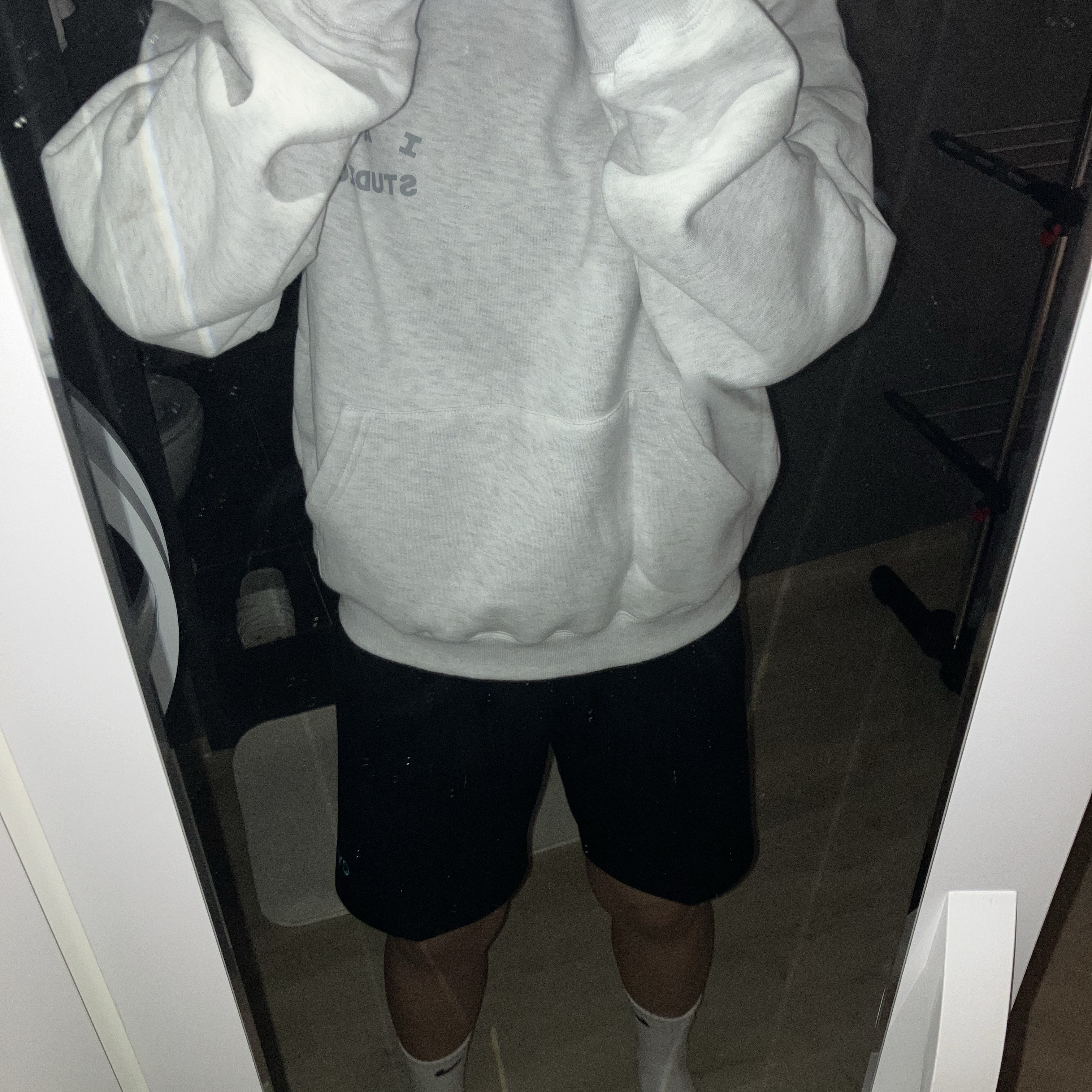 IAB Studio Hoodie Light Gray 착용 스타일