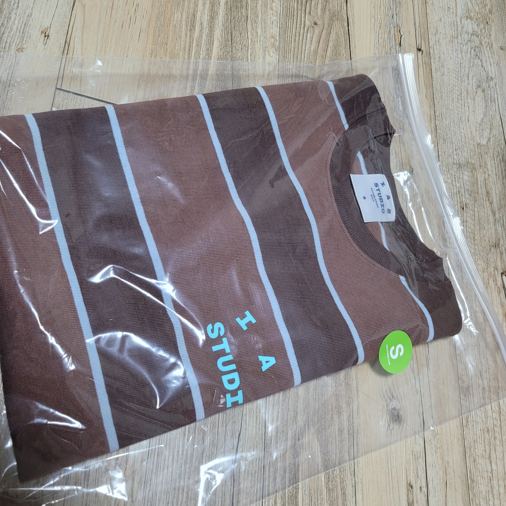 IAB Studio Striped T-Shirt Brown 착용 스타일