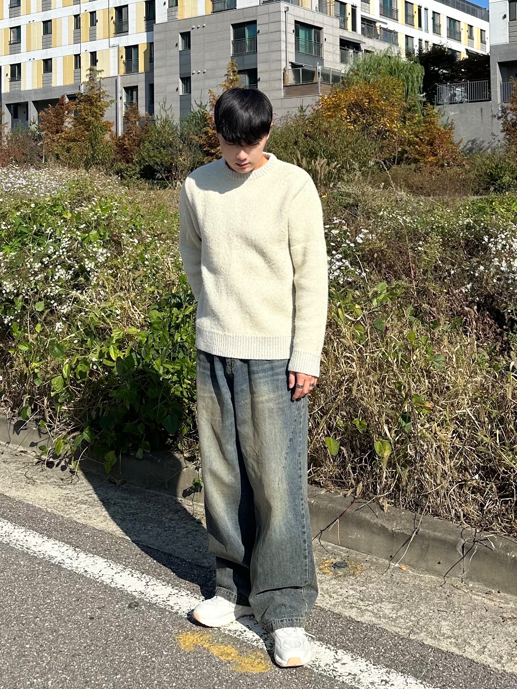 Stussy 8 Ball Heavy Brushed Mohair Sweater Cream 착용 스타일 - 2