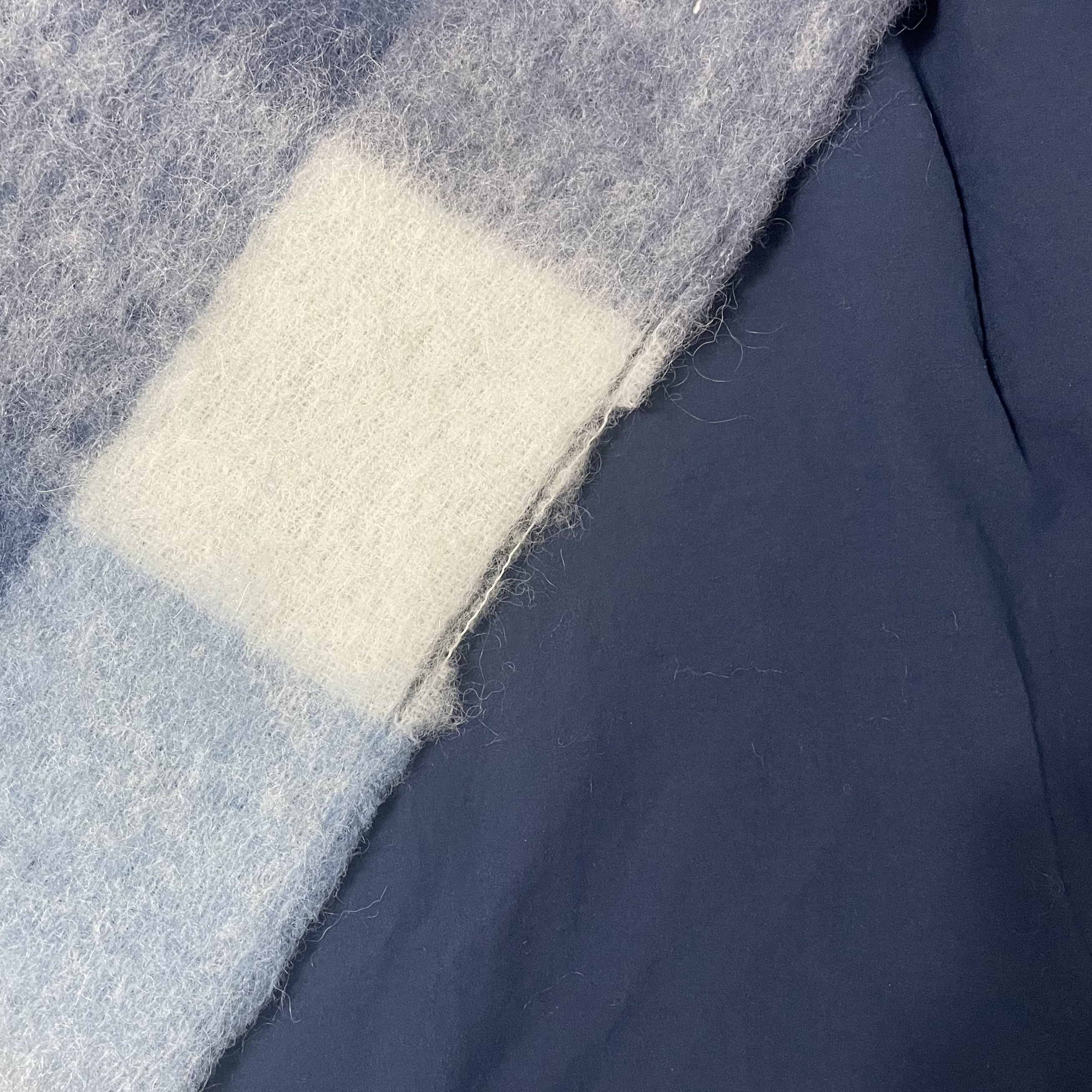 Acne Studios Mohair Checked Muffler Indigo Grey Light Blue, Acne Studios Mohair Check Muffler Fuchsia Lilac Pink 착용 스타일 - 2