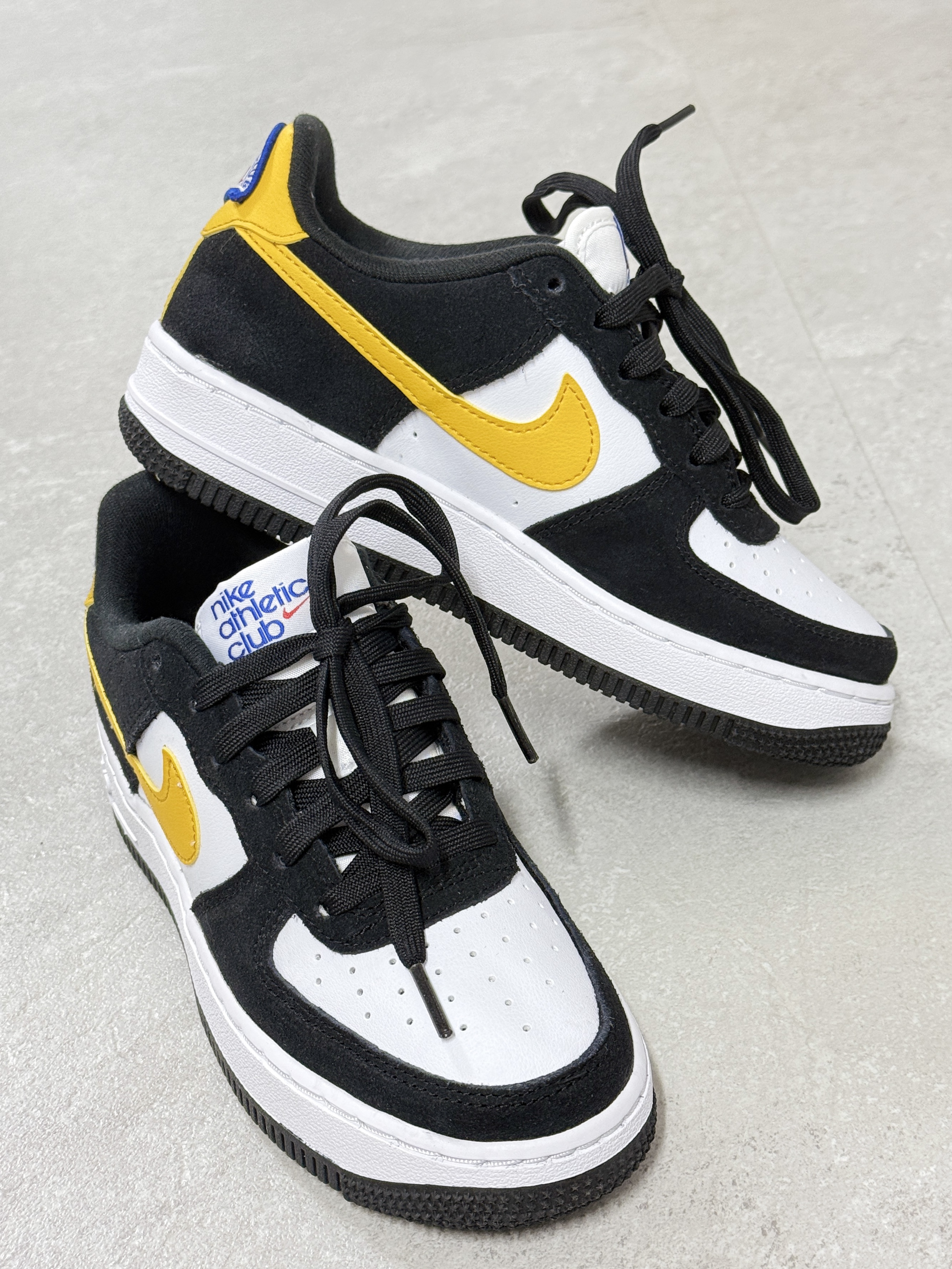 (GS) Nike Air Force 1 LV8 Athletic Club Black Dark Sulfur 착용 스타일