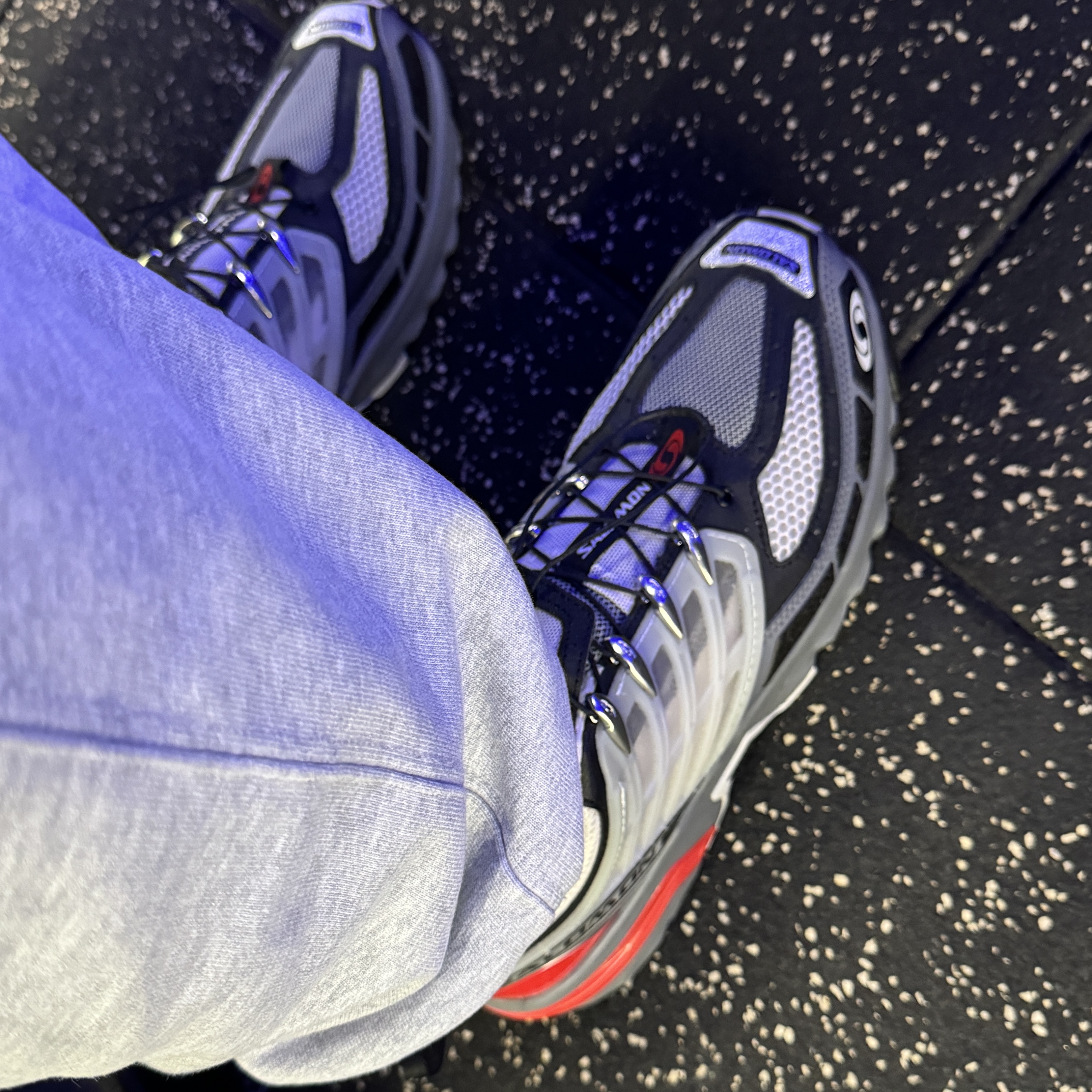 Salomon ACS Pro ADV Lunar Rock Goji 착용 스타일