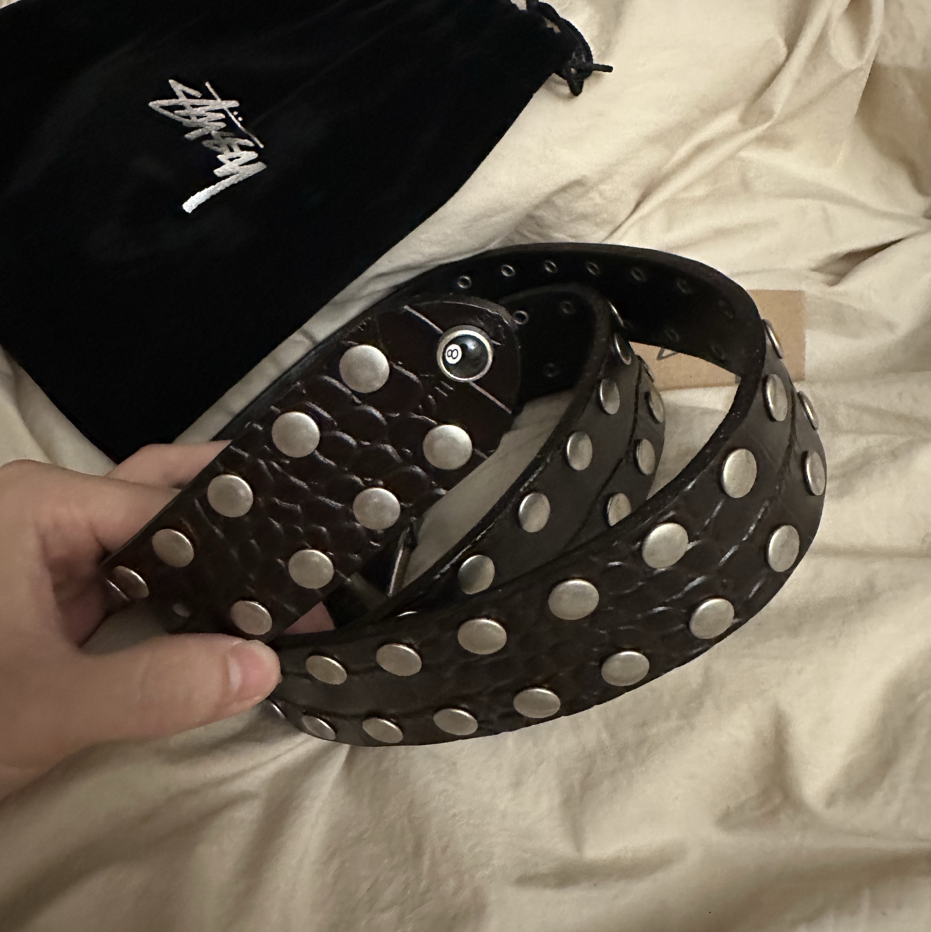 Stussy 8 Ball Studded Belt Black, Stussy 8 Ball Studded Belt Bone 착용 스타일 - 3