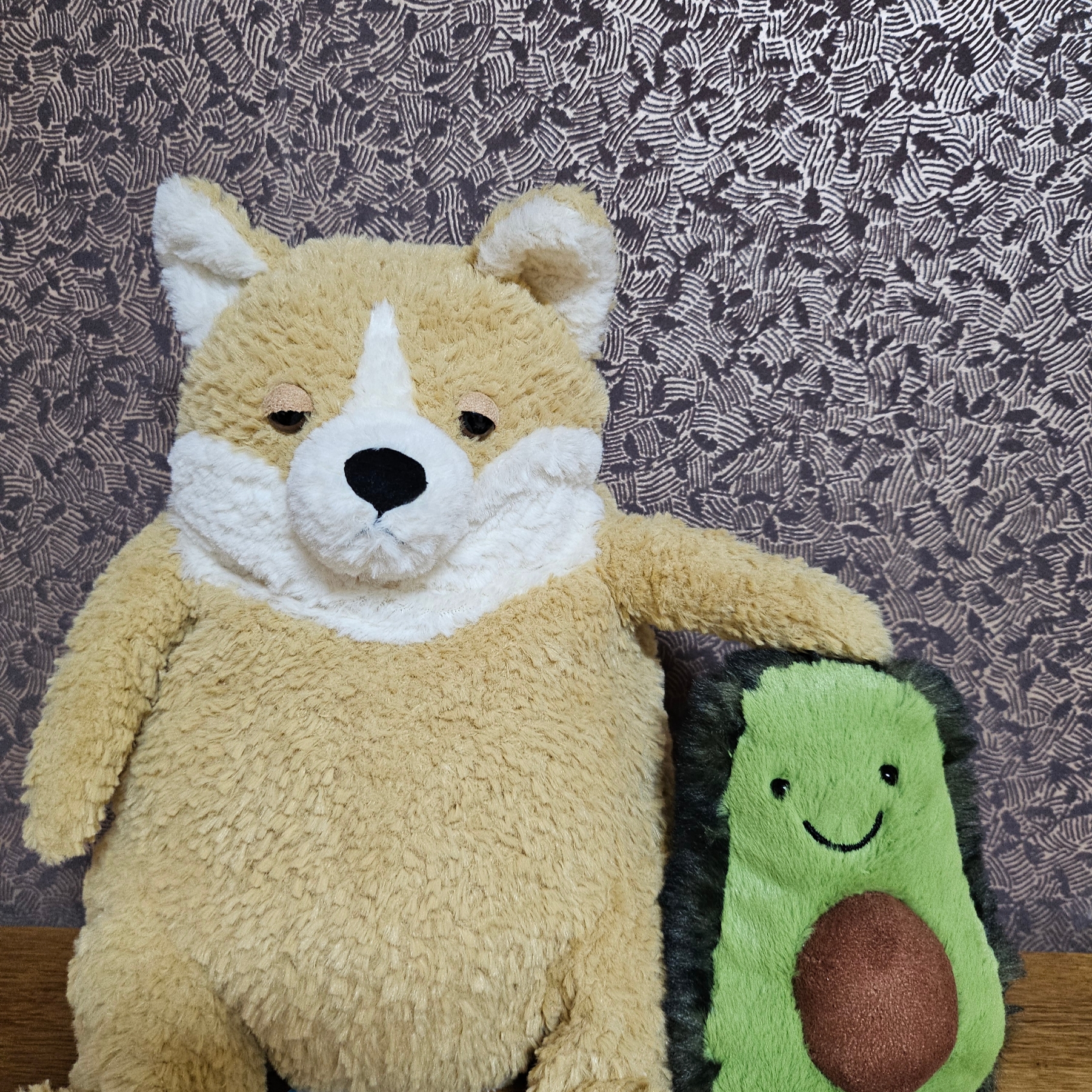 Jellycat Amore Corgi Honey, Jellycat Amuseable Avocado Small Green 착용 스타일
