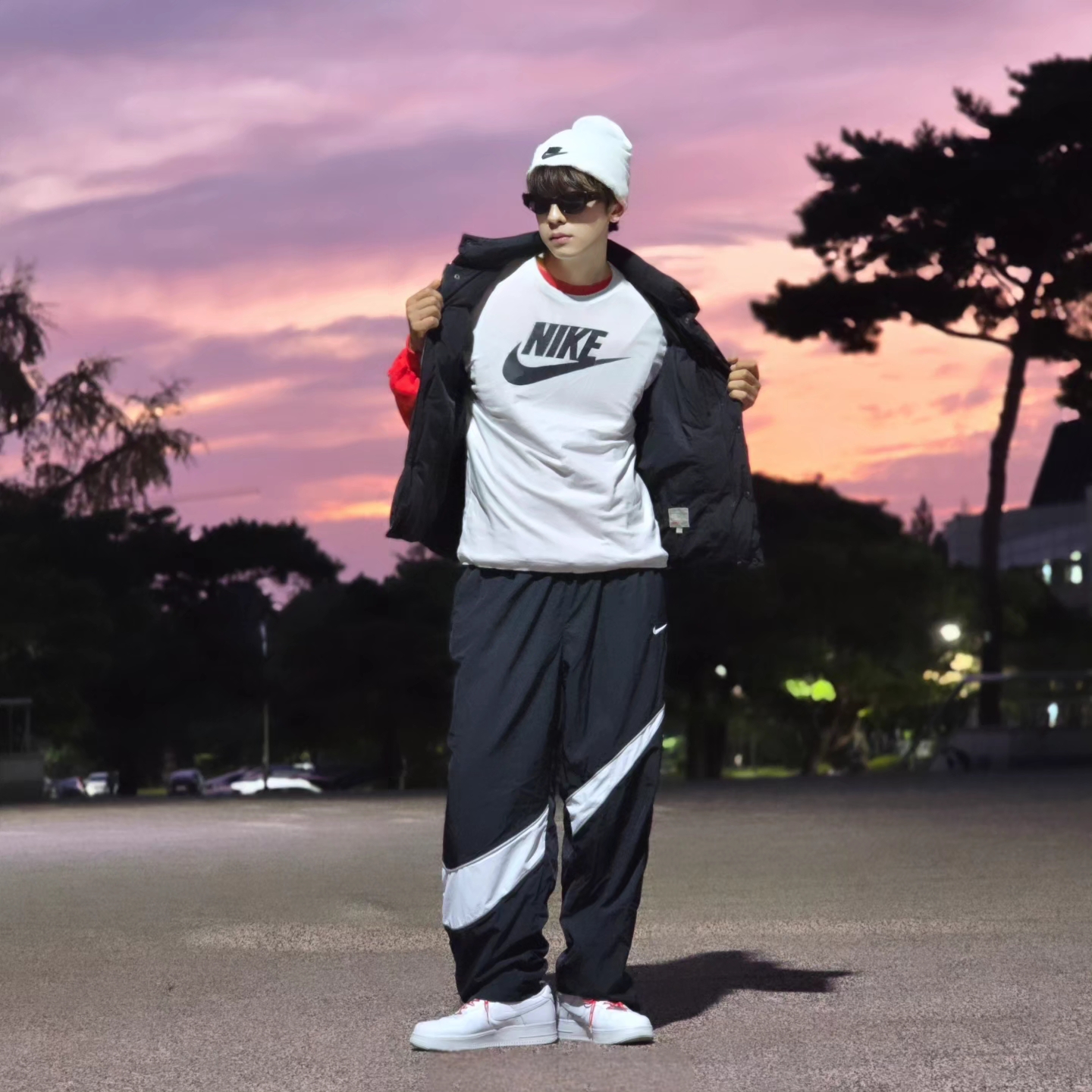 Nike NSW Utility Futura Beanie White, Nike NSW T-Shirt White - Asia 착용 스타일 - 5