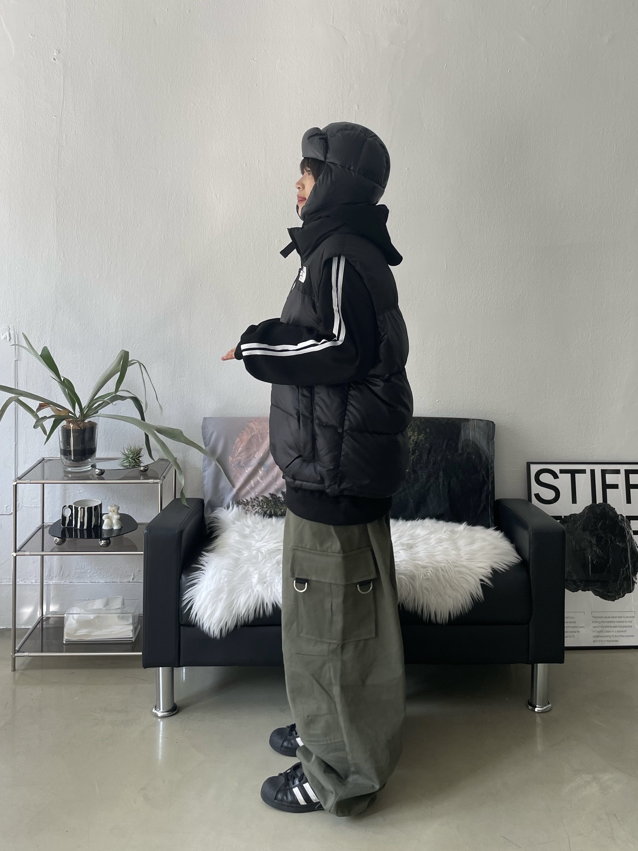 The North Face Nuptse On Ball Vest Real Black, Supreme Featherweight Down Trooper Black - 23FW 착용 스타일 - 3