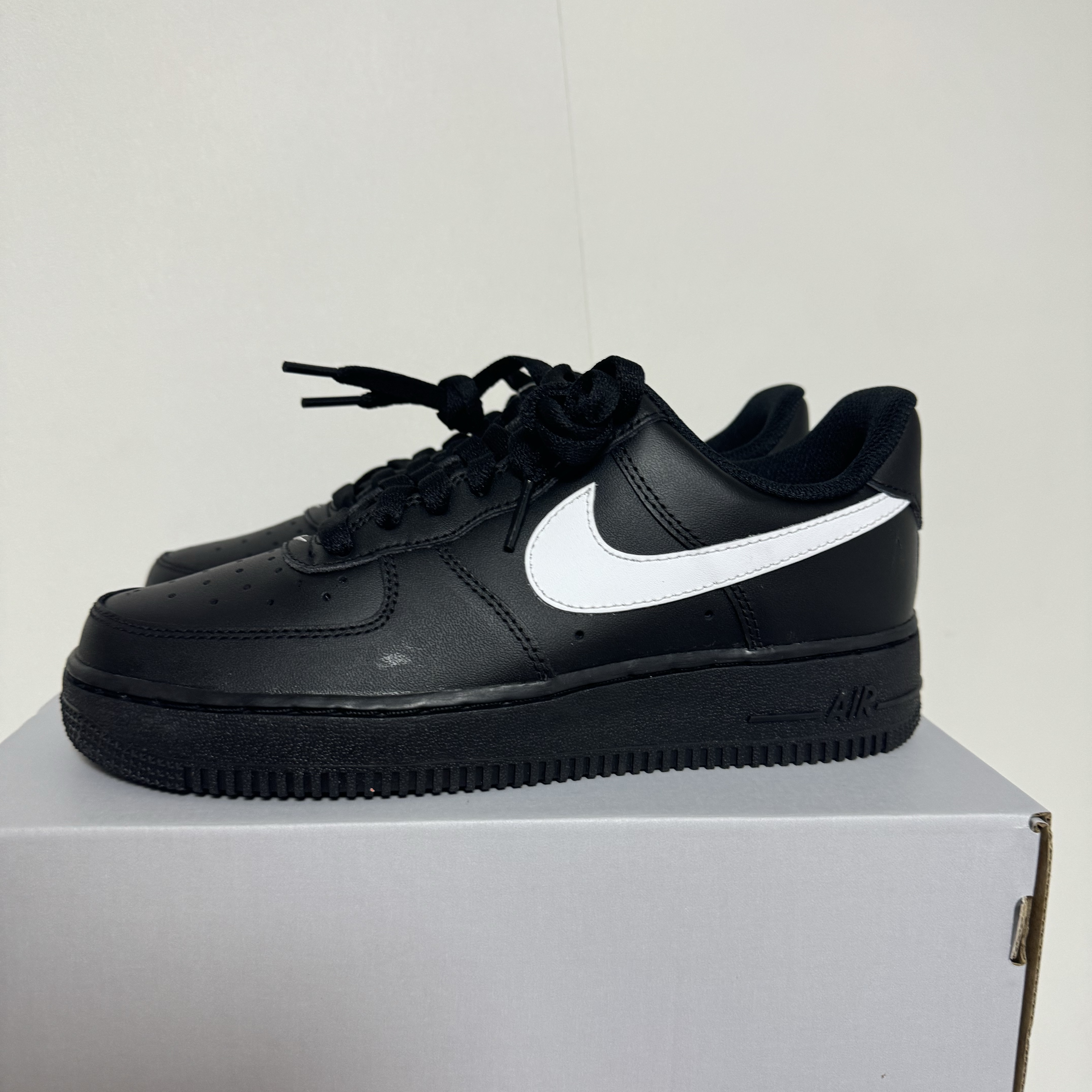 Nike Air Force 1 '07 Black White 착용 스타일
