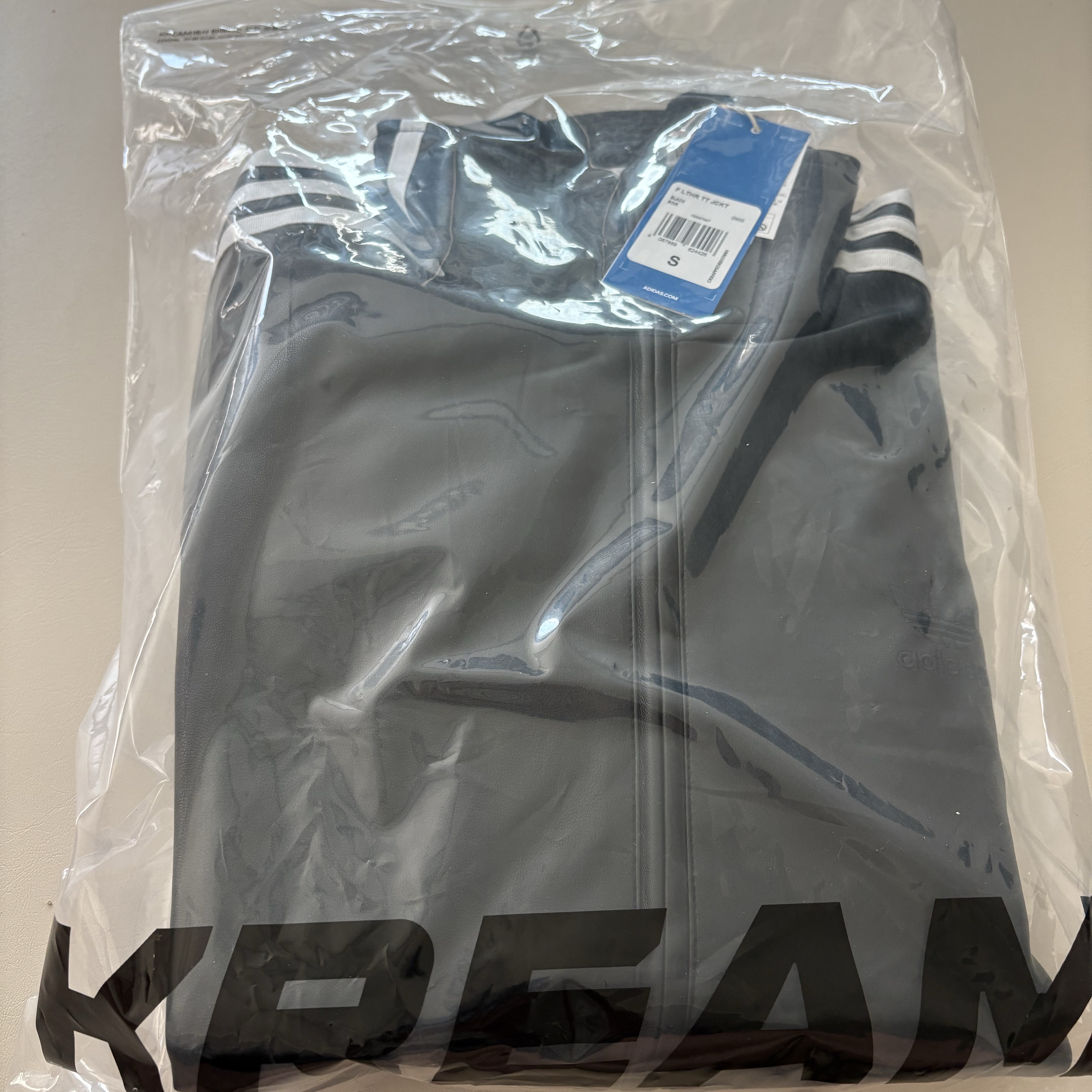 Adidas Faux Leather Adicolor 3S Loose Firebird Tracksuit Jacket Black - KR Sizing, Apple iPhone 16 128GB White 착용 스타일 - 1