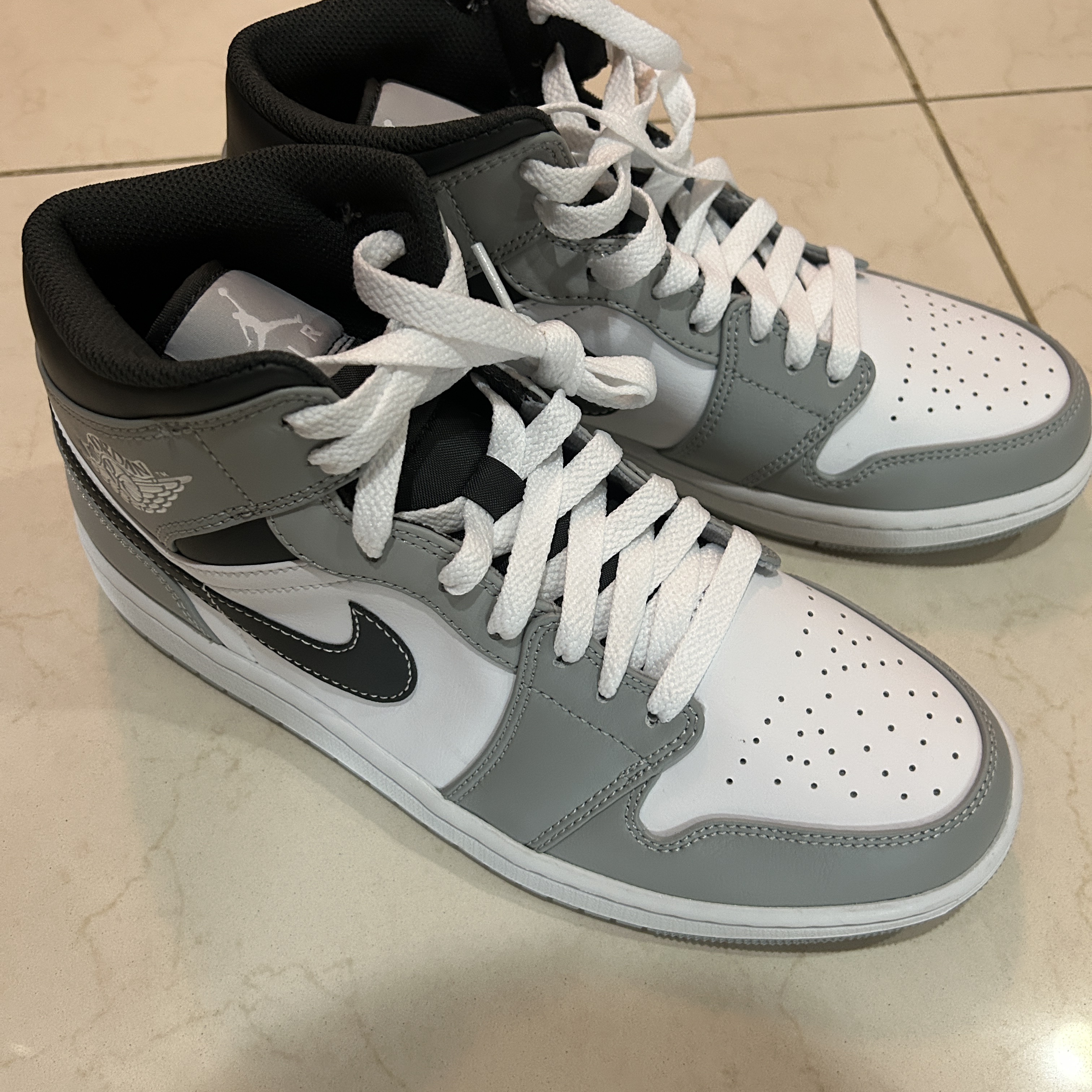 Jordan 1 Mid Light Smoke Grey Anthracite 착용 스타일