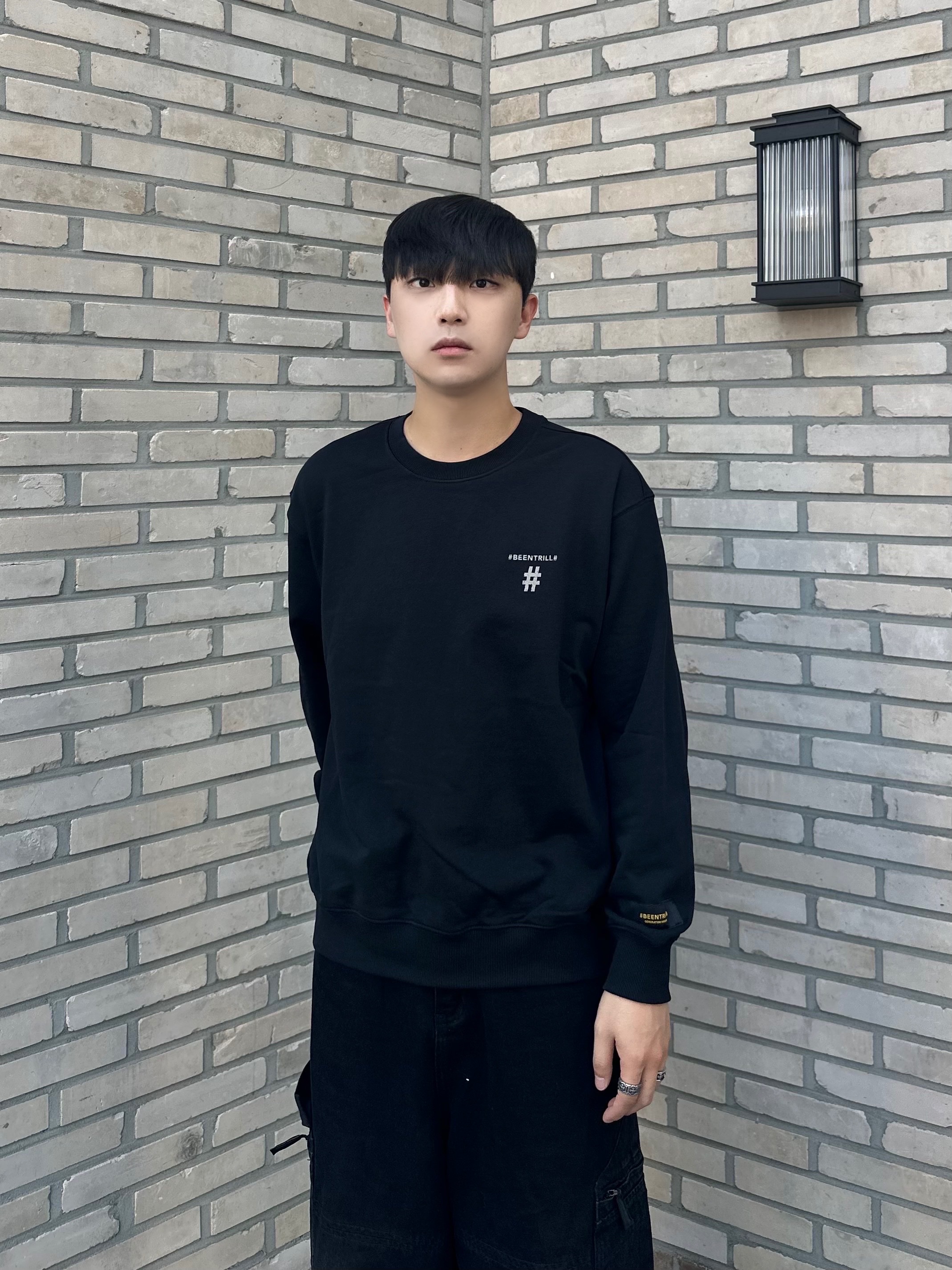 Balenciaga Cargo Sneakers White Grey 착용 스타일 - 2