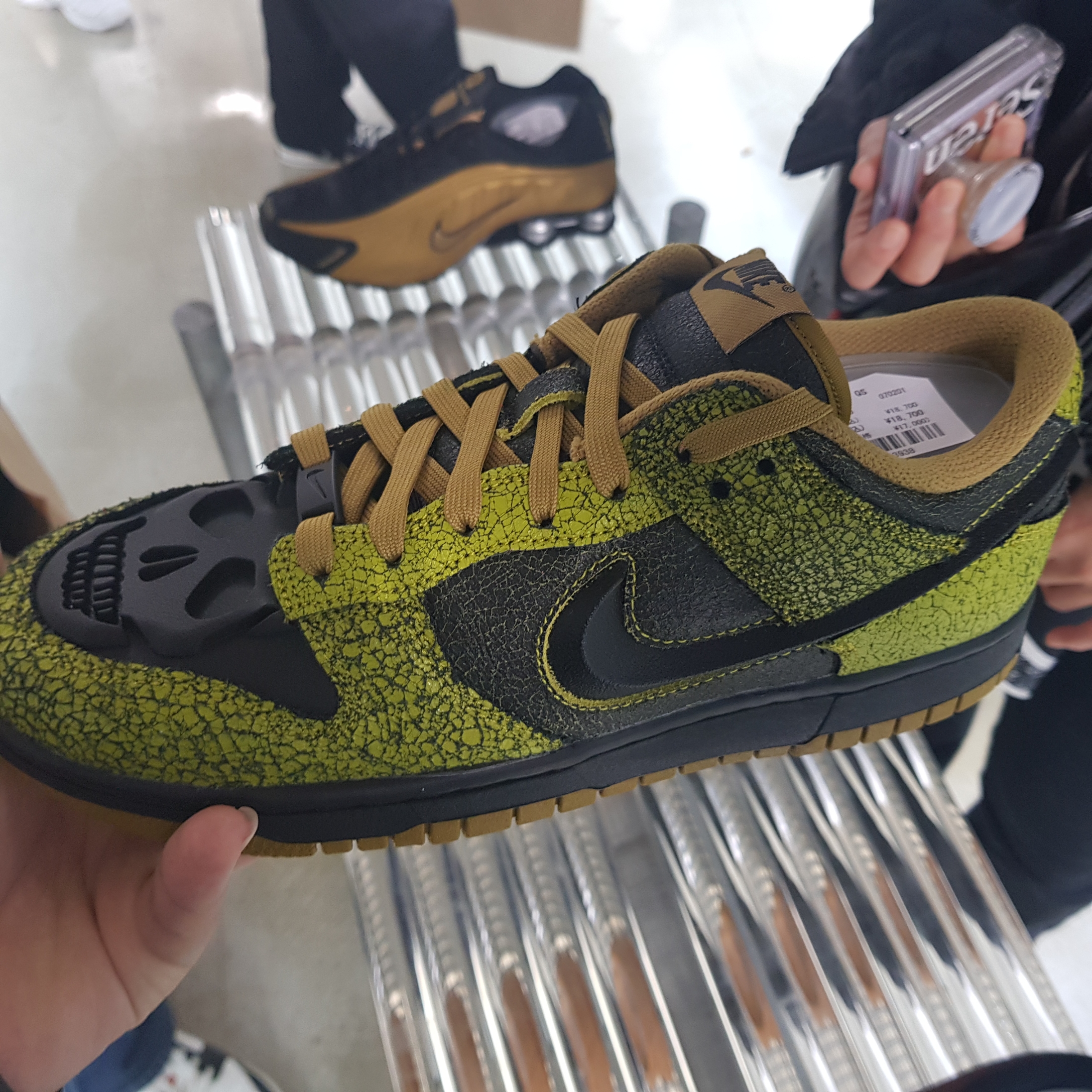 Nike Dunk Low Retro QS Halloween, Nike x Supreme Air Force 1 Low Black 착용 스타일 - 2