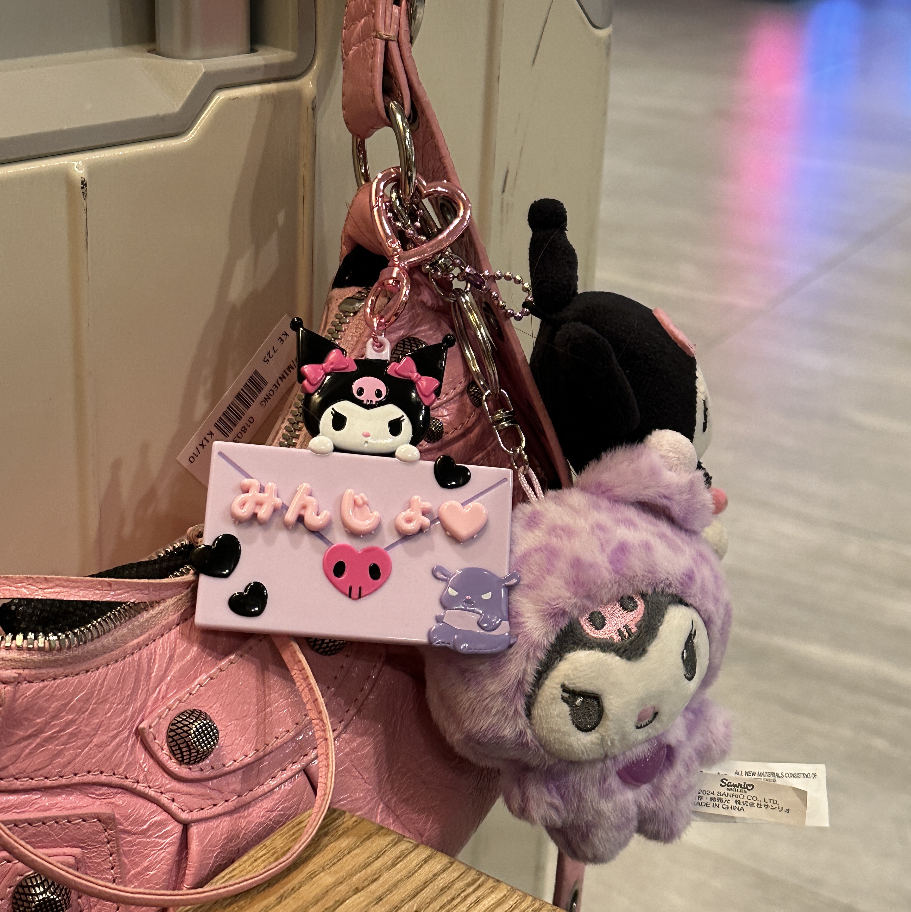 Balenciaga Le Cagole XS Shoulder Bag Pink 착용 스타일 - 2