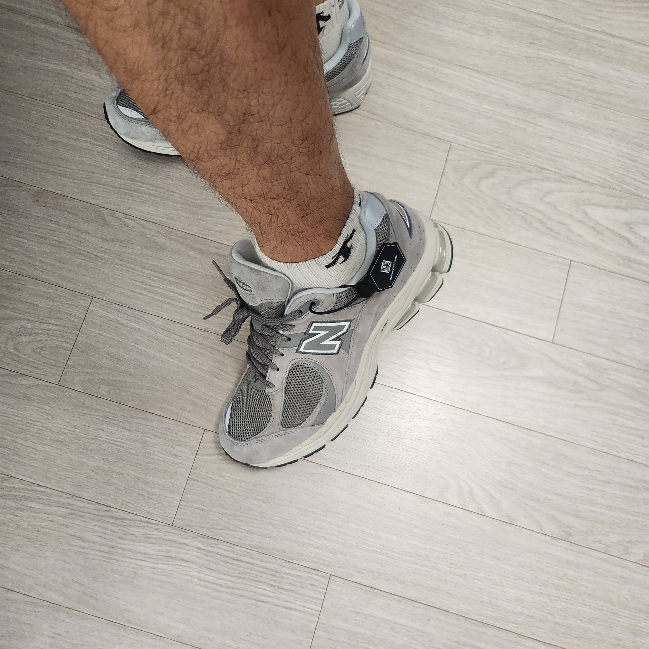 New Balance 2002R Grey 착용 스타일 - 2