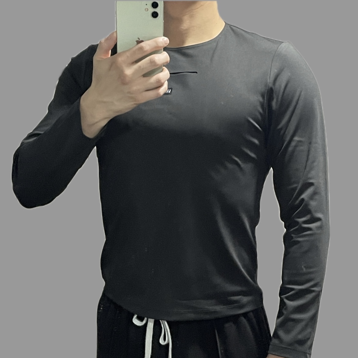 Yeezy Gap Engineered By Balenciaga Long-Sleeve Second Skin Black 착용 스타일 - 3
