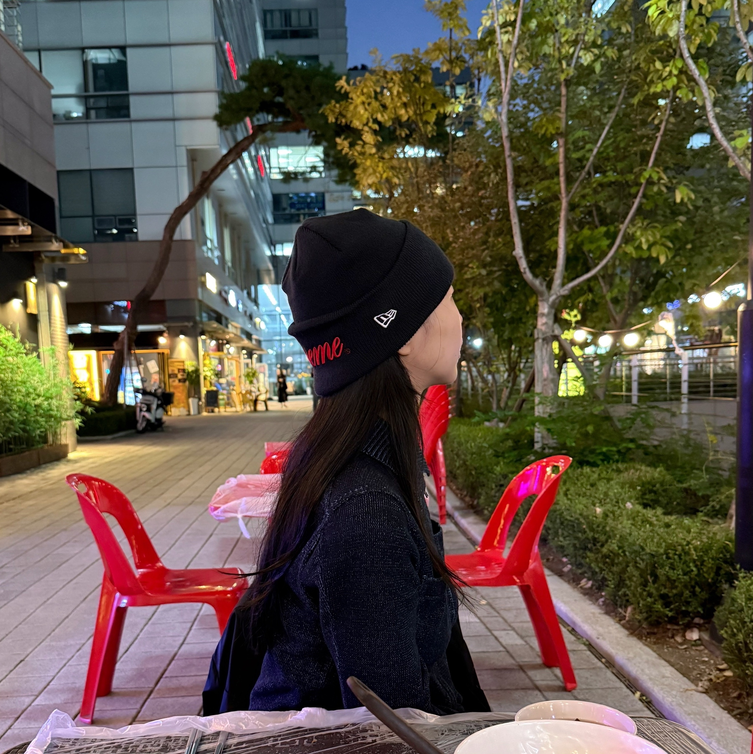 Supreme x New Era Script Beanie Navy - 24FW 착용 스타일