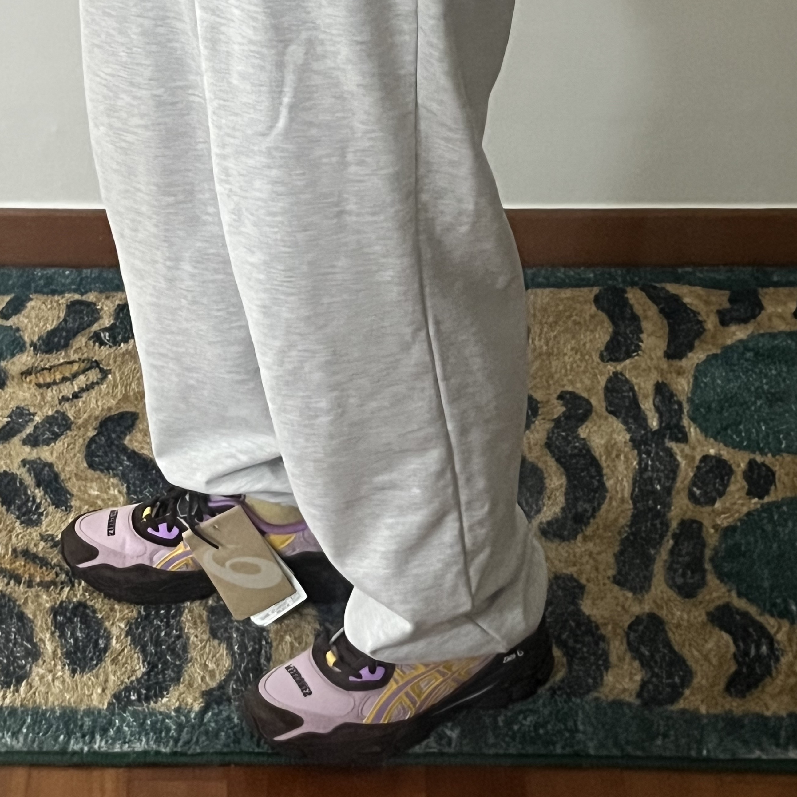 Asics x Pleasures Gel-NYC Barely Rose Lavender Glow 착용 스타일 - 4