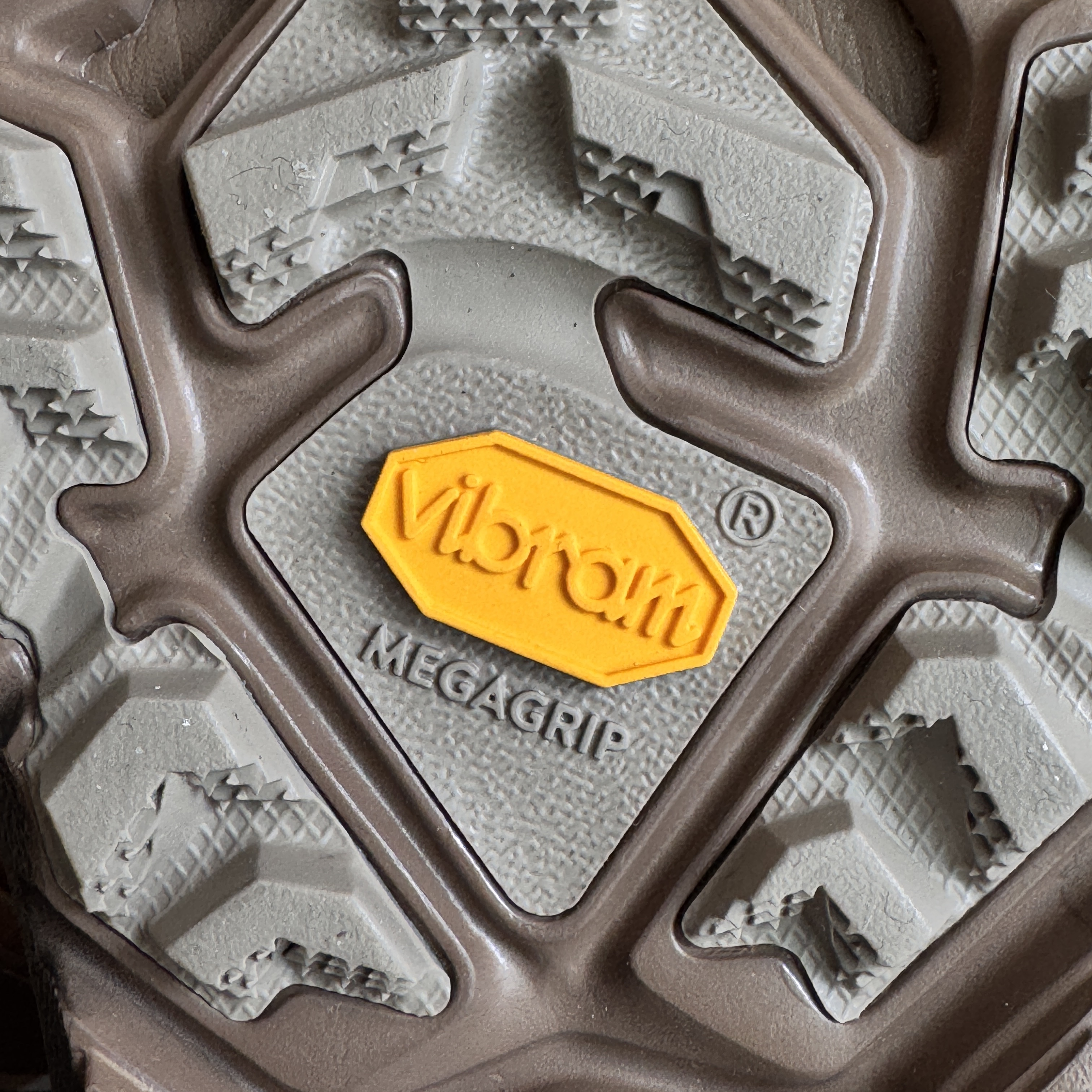 Hoka x Satisfy Mafate Speed 4 Lite Rubber 착용 스타일 - 6