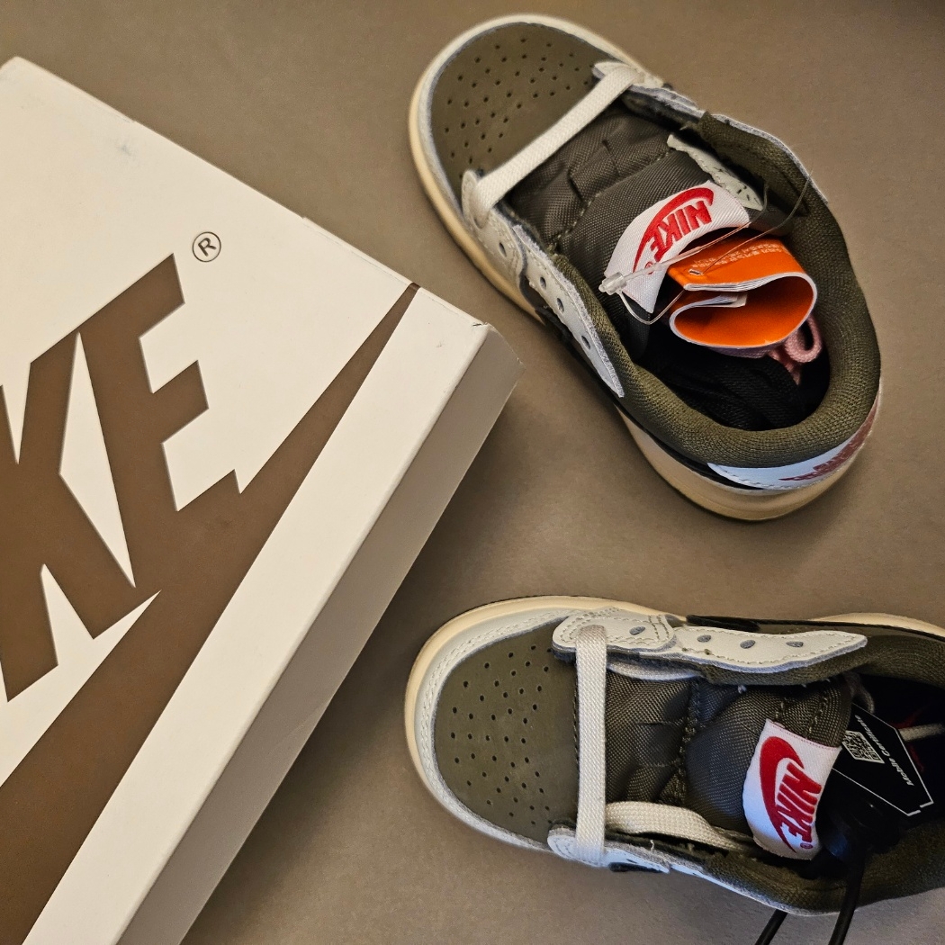 (TD) Jordan 1 x Travis Scott Retro Low OG SP Reverse Olive 착용 스타일 - 2