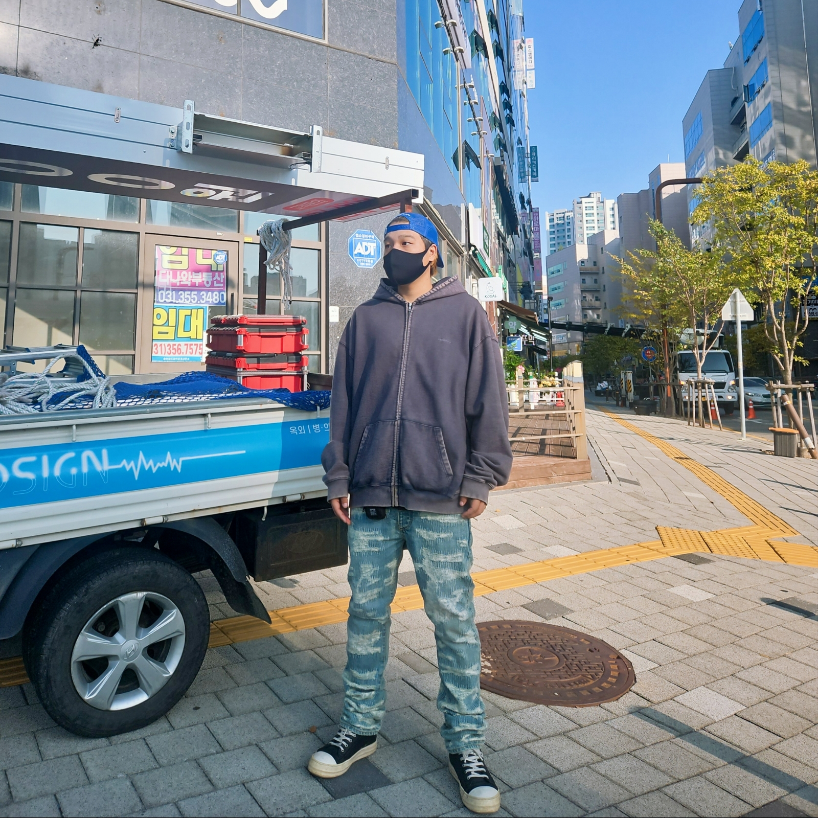 Undermycar x Konic Section Vol.2 Hard Destroyed Washed Jeans - 23SS, Rick Owens Lido Low Sneaks Black Milk 착용 스타일