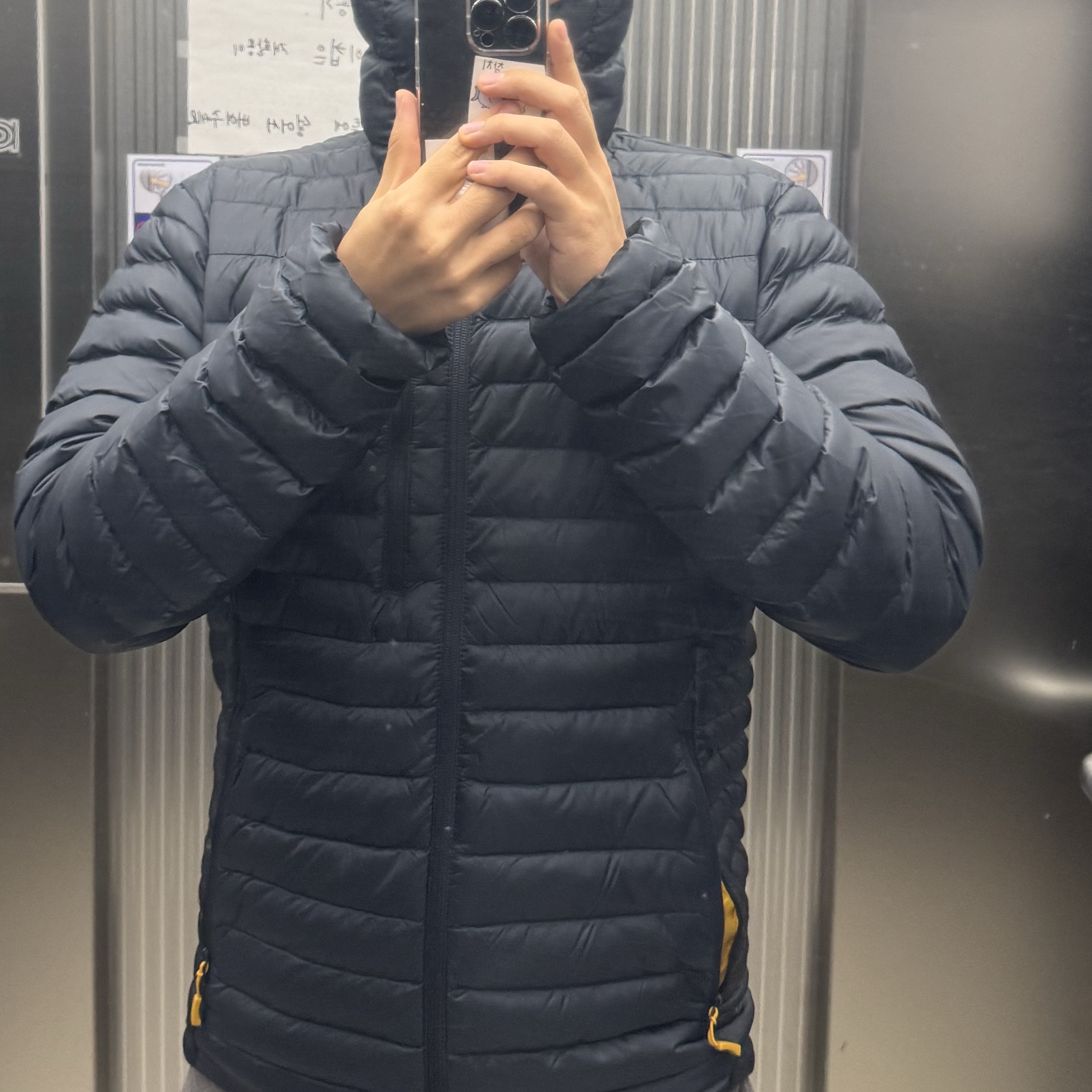 Rab Microlight Alpine Jacket Beluga 착용 스타일
