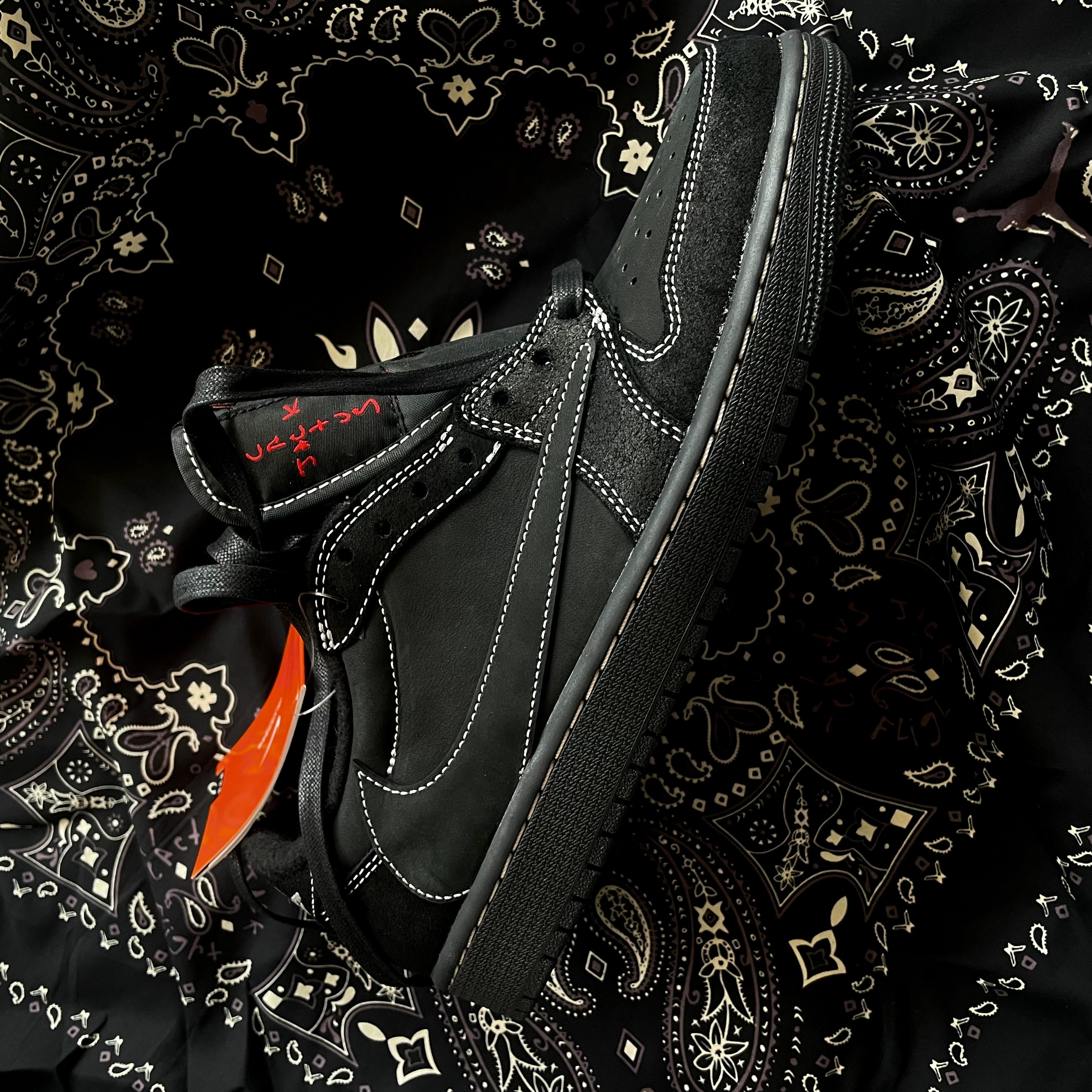 Jordan 1 x Travis Scott Retro Low OG SP Black Phantom 착용 스타일