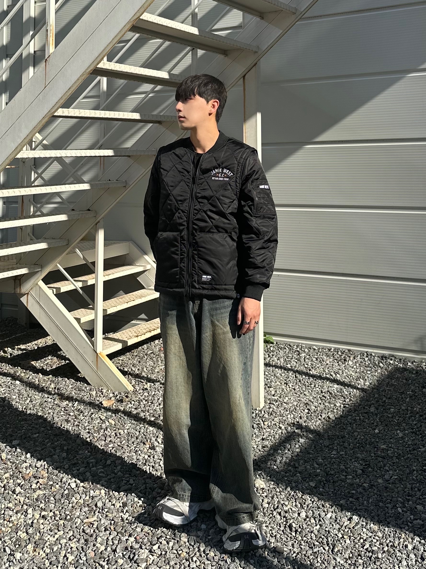 Balenciaga Cargo Sneakers White Grey 착용 스타일 - 4