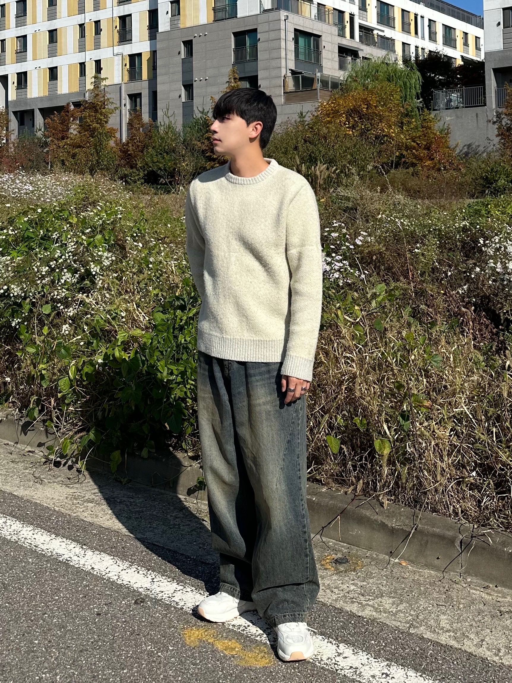Stussy 8 Ball Heavy Brushed Mohair Sweater Cream 착용 스타일 - 1