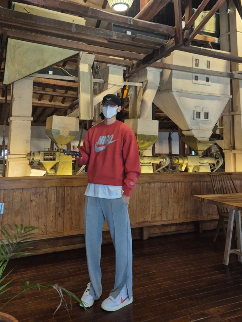 Nike x Nigo Fleece Crewneck Sweatshirt Gym Red (FV5941-687), Nike x Peaceminusone Kwondo1 White 착용 스타일