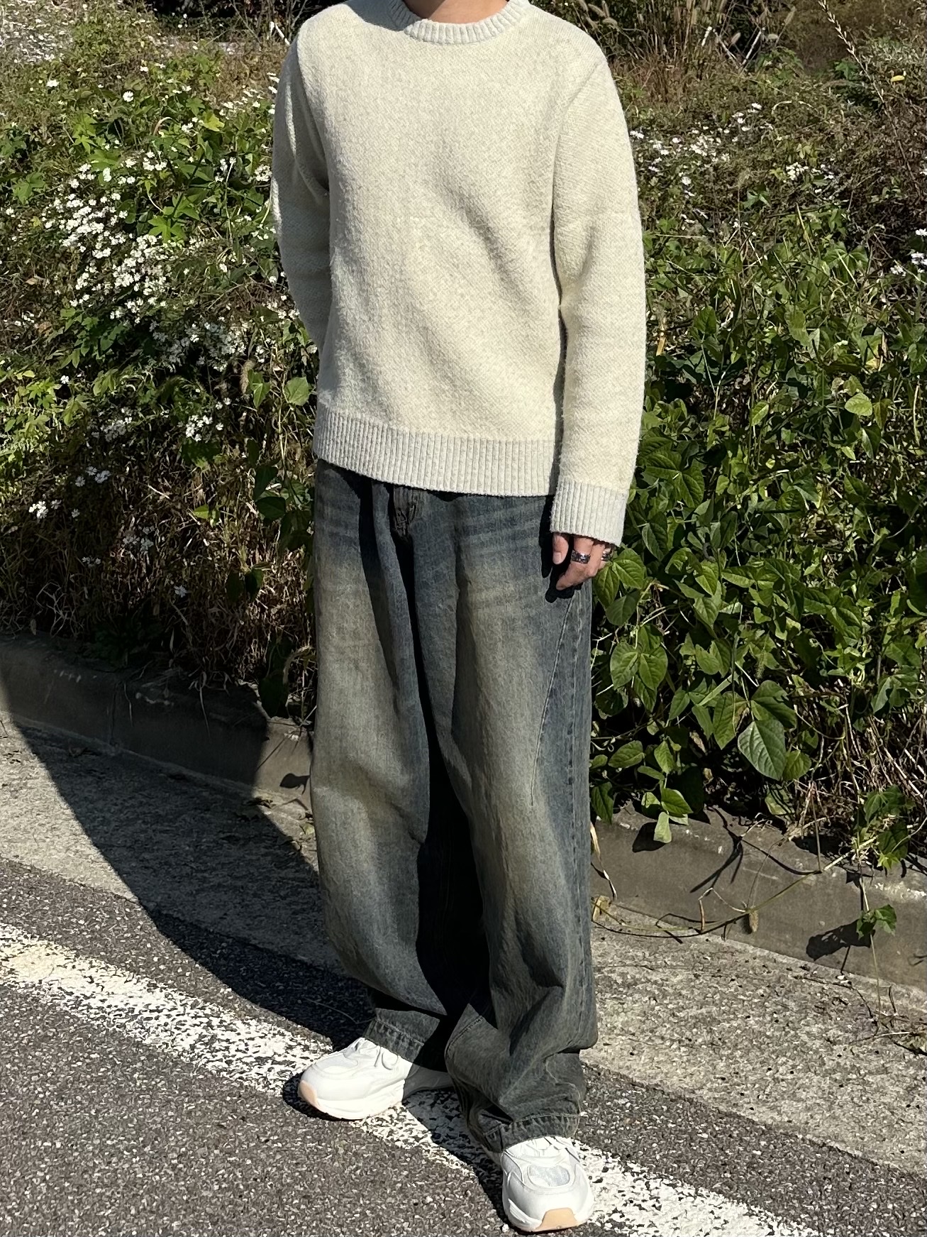 Stussy 8 Ball Heavy Brushed Mohair Sweater Cream 착용 스타일 - 3