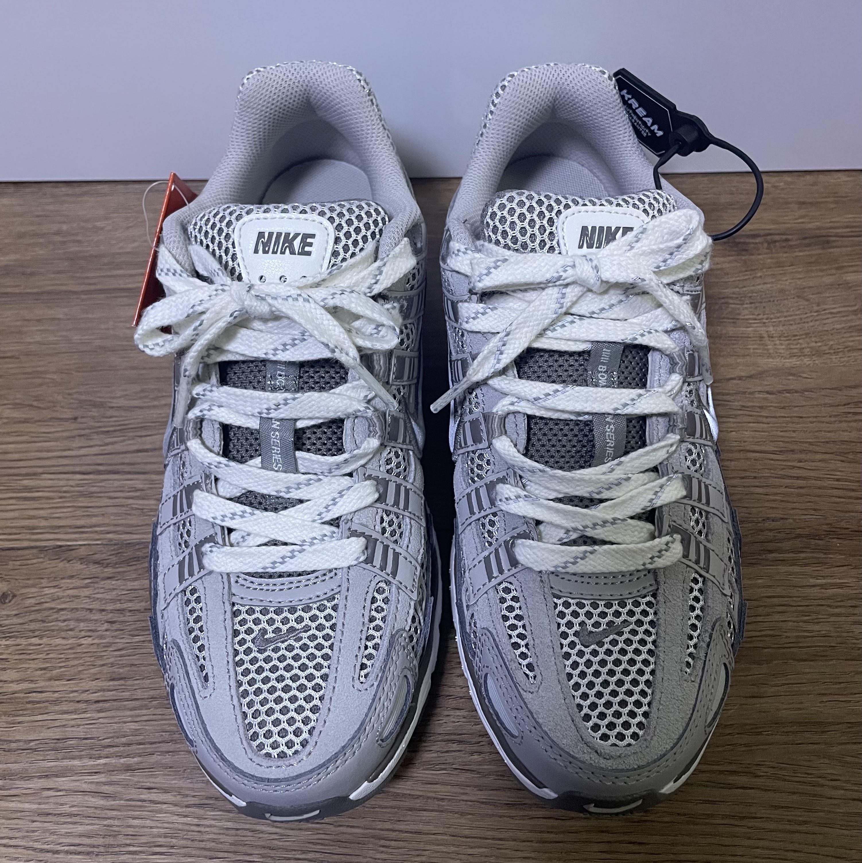 Nike P-6000 PRM Light Iron Ore 착용 스타일 - 2