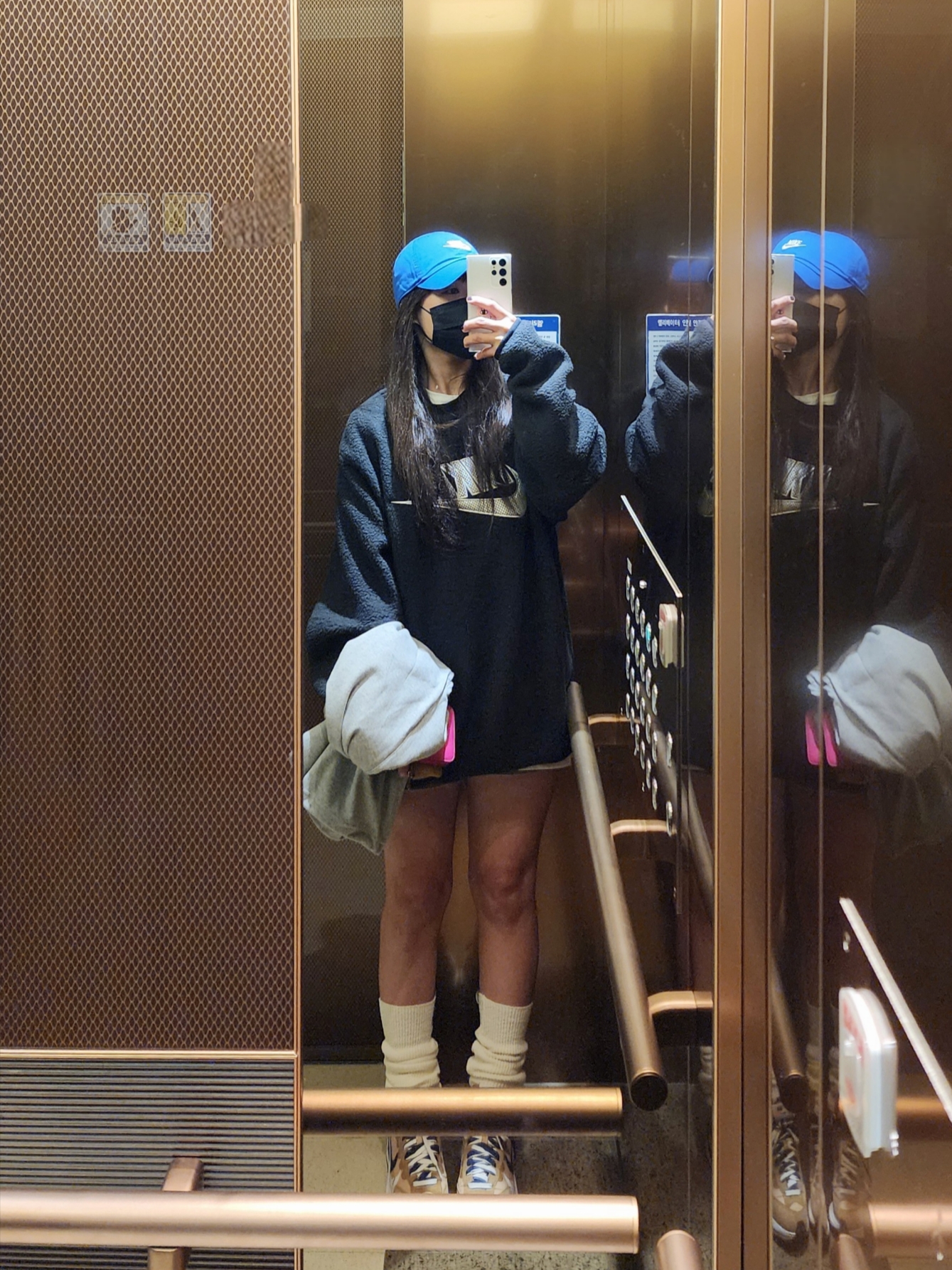 Nike NSW Essential+ Fleece Crewneck Black - Asia, Nike Club Unstructured Futura Washed Cap Game Royal 착용 스타일