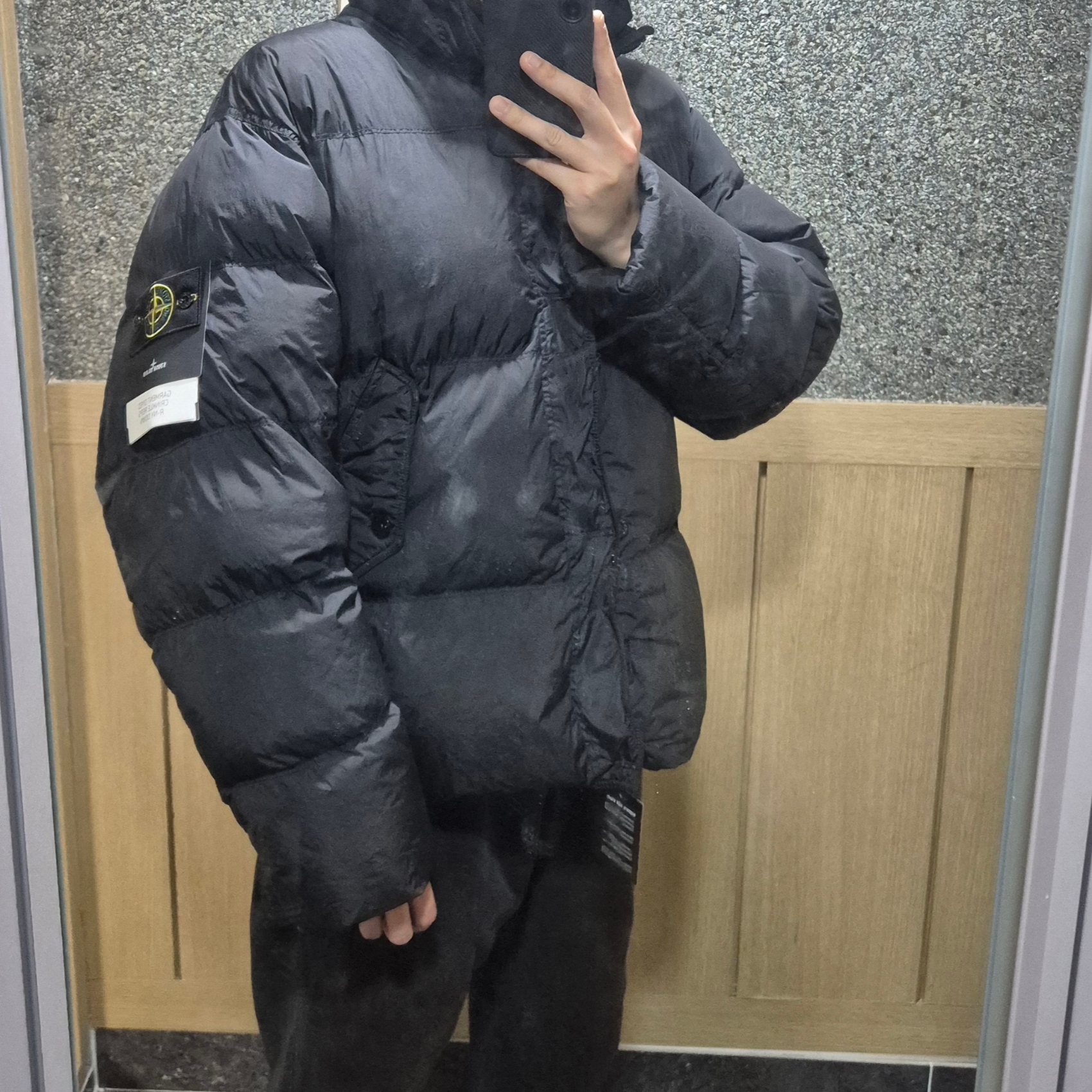 Stone Island 40123 Garment Dyed Crinkle Reps R-NY Down Jacket Black - 24FW 착용 스타일 - 2