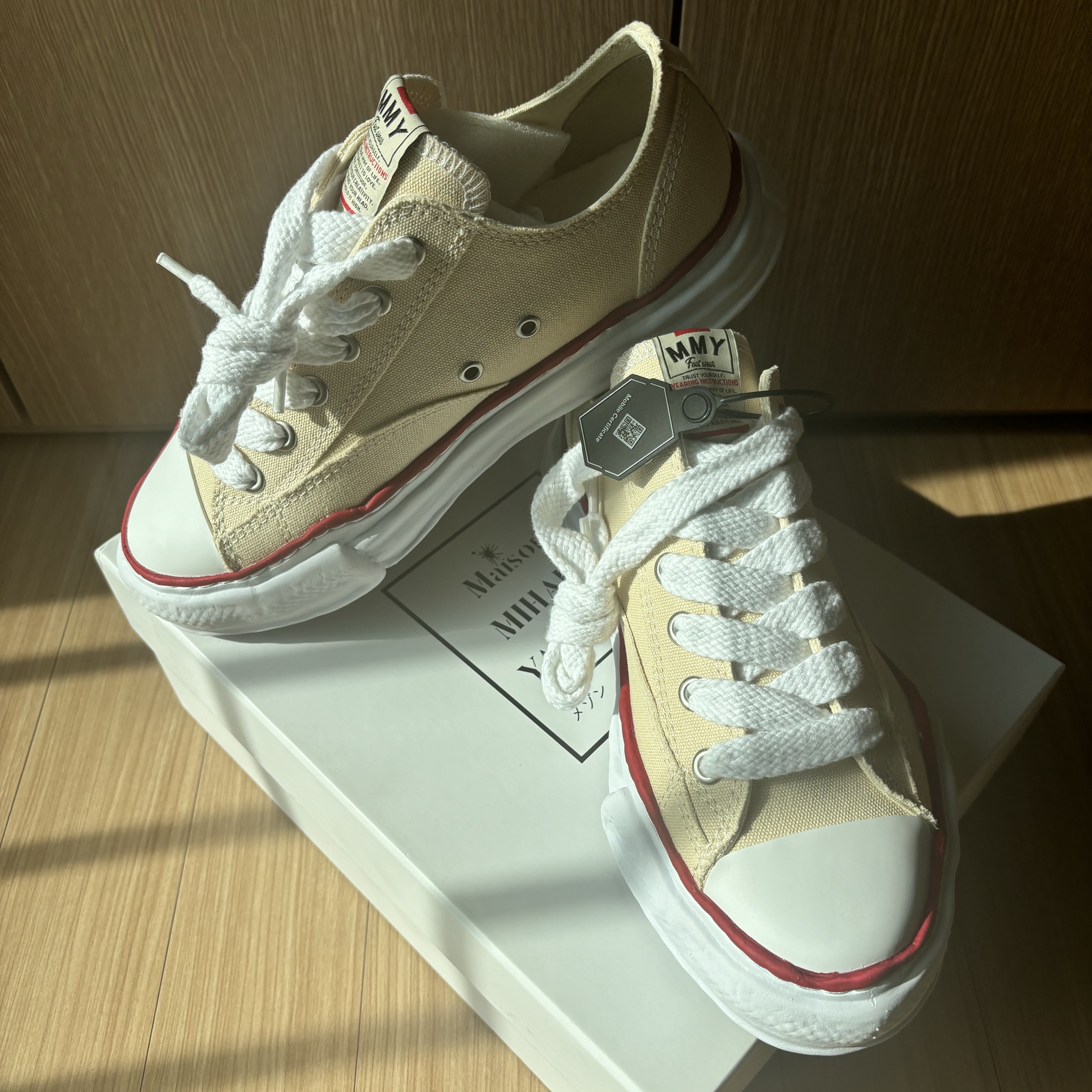 Maison Mihara Yasuhiro Peterson OG Sole Canvas Low-top Sneakers Natural 착용 스타일