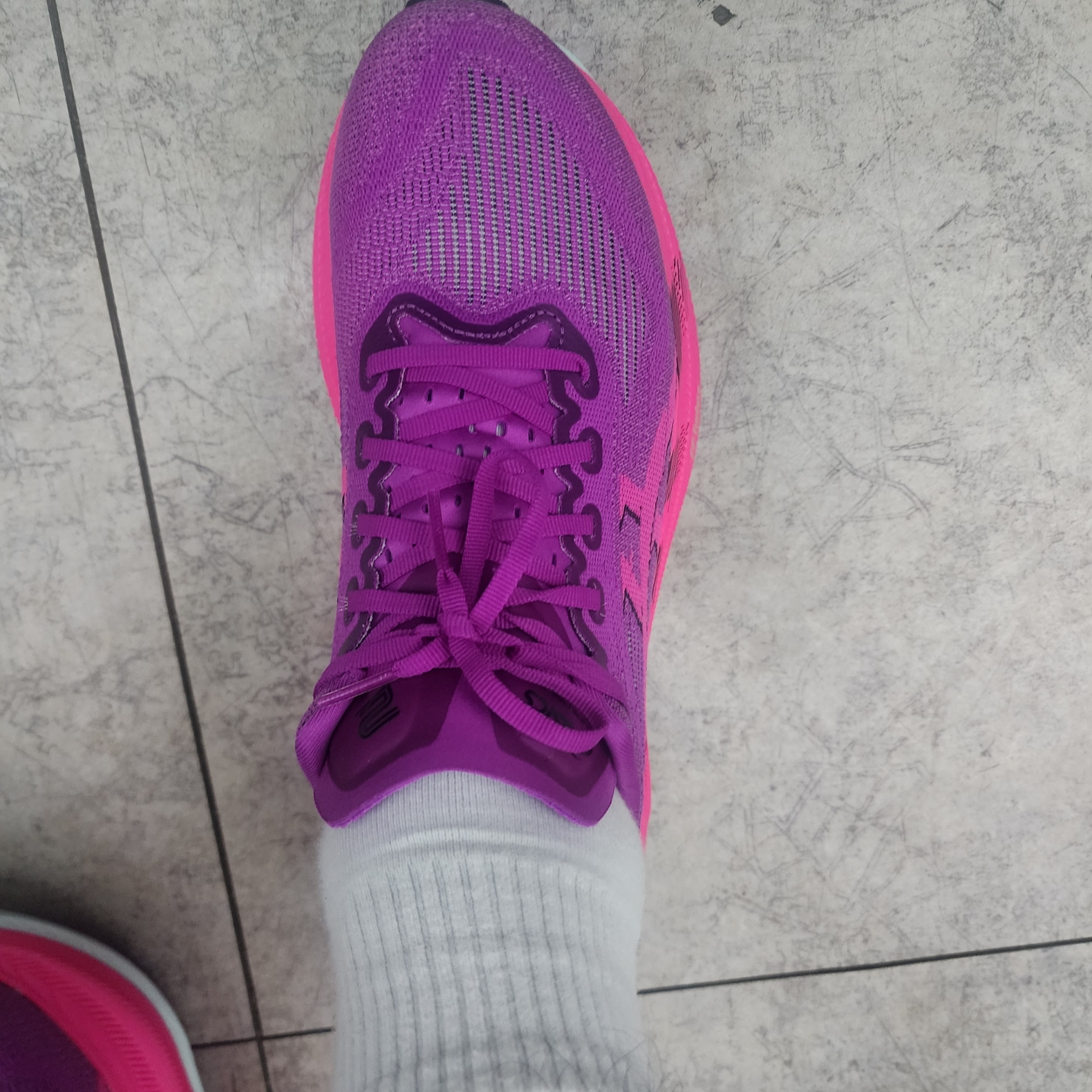 Asics Superblast 2 Bold Magenta Pink Glo 착용 스타일 - 2