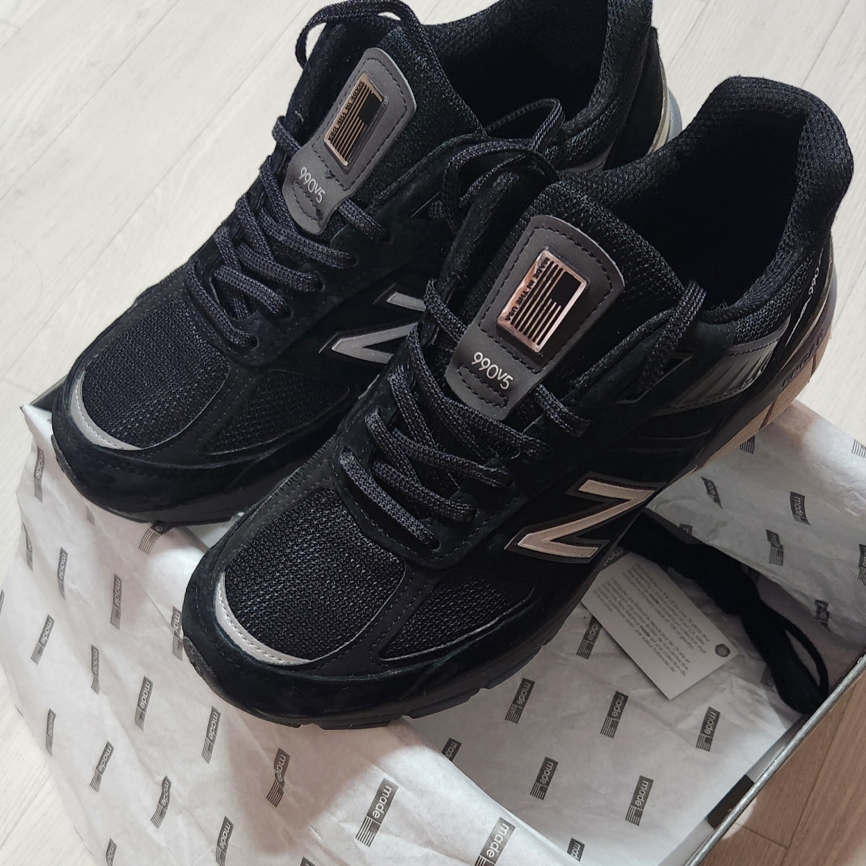 (W) New Balance 990v5 Made in USA Black - B Standard 착용 스타일