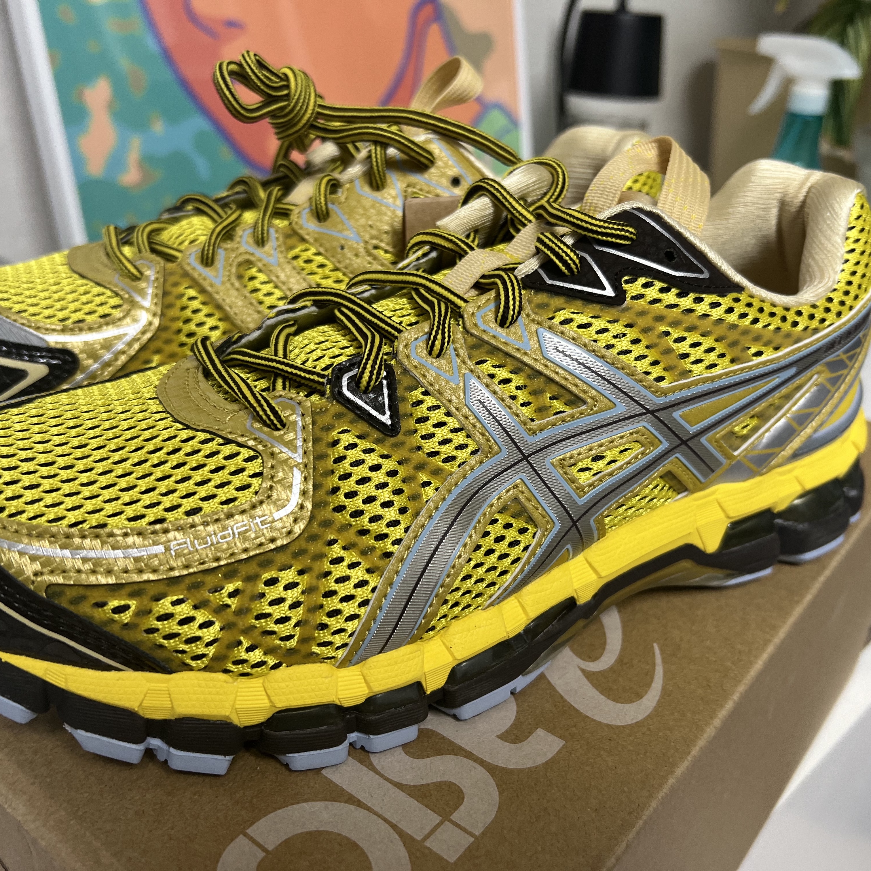 Asics UB9-S Gel-Kayano 20 Vibrant Yellow Pure Silver 착용 스타일 - 2