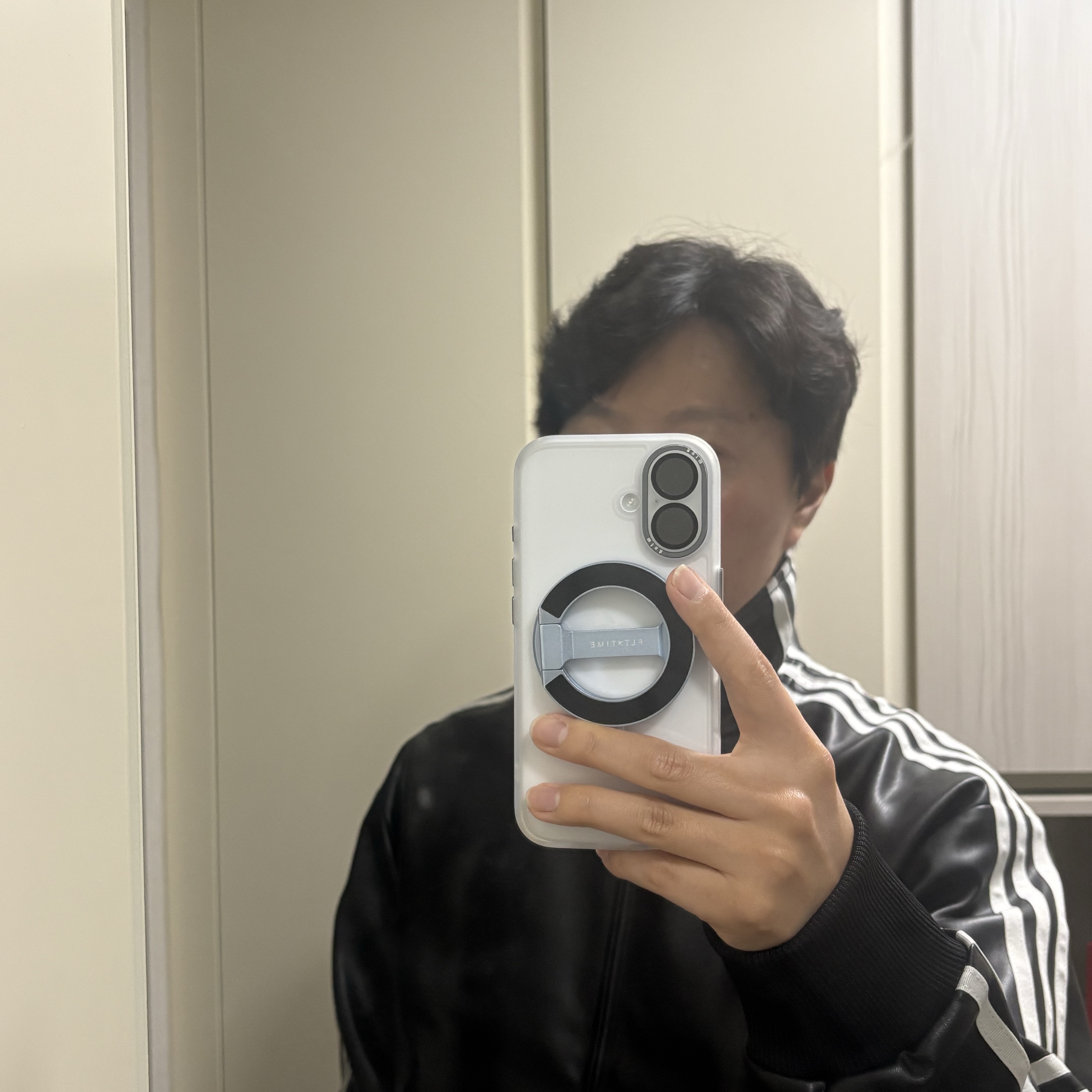 Adidas Faux Leather Adicolor 3S Loose Firebird Tracksuit Jacket Black - KR Sizing, Apple iPhone 16 128GB White 착용 스타일 - 2