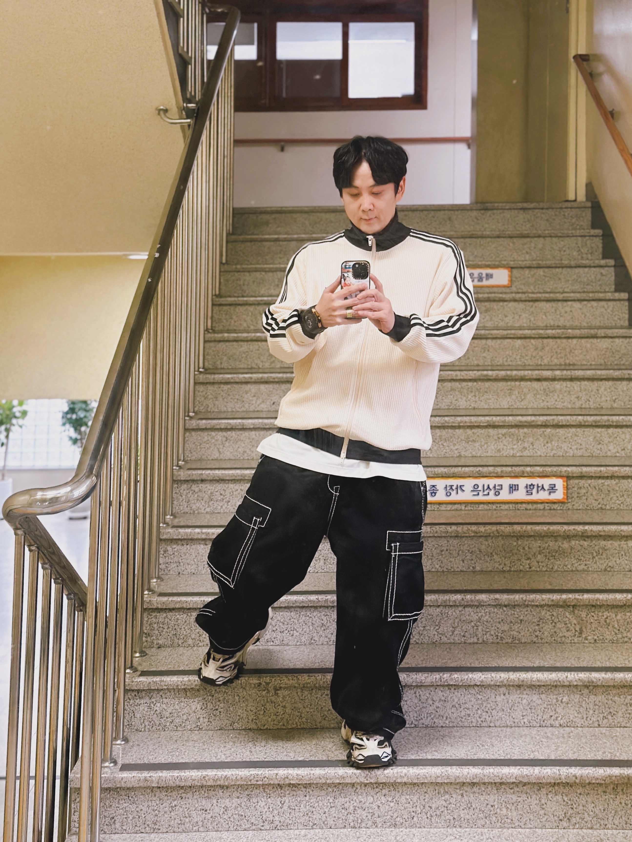Adidas Waffle Beckenbauer Track Top Wonder White - KR Sizing, True Religion Classic Cargo Pants Mk-1 Black 착용 스타일