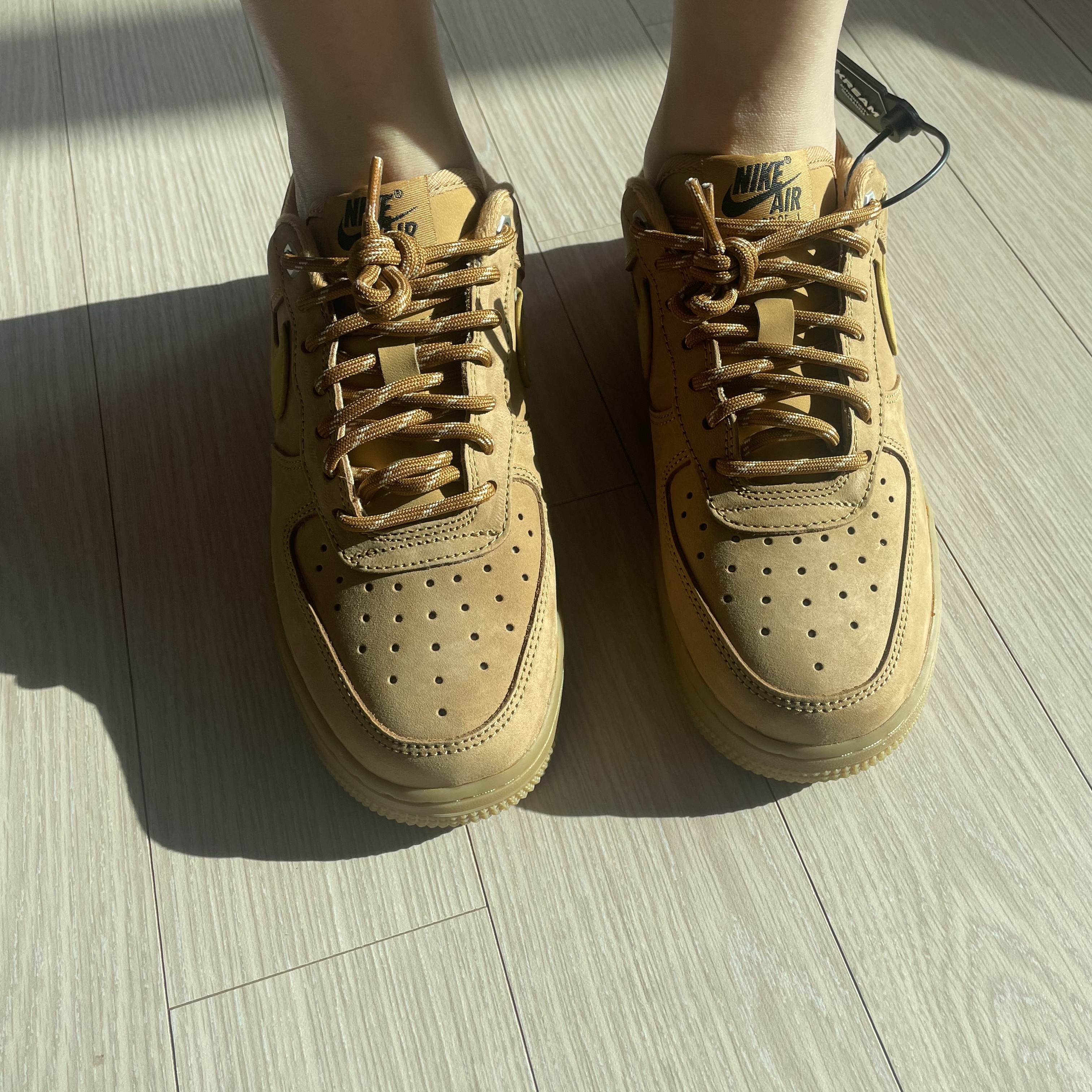 (W) Nike Air Force 1 '07 WB Flax Wheat 착용 스타일