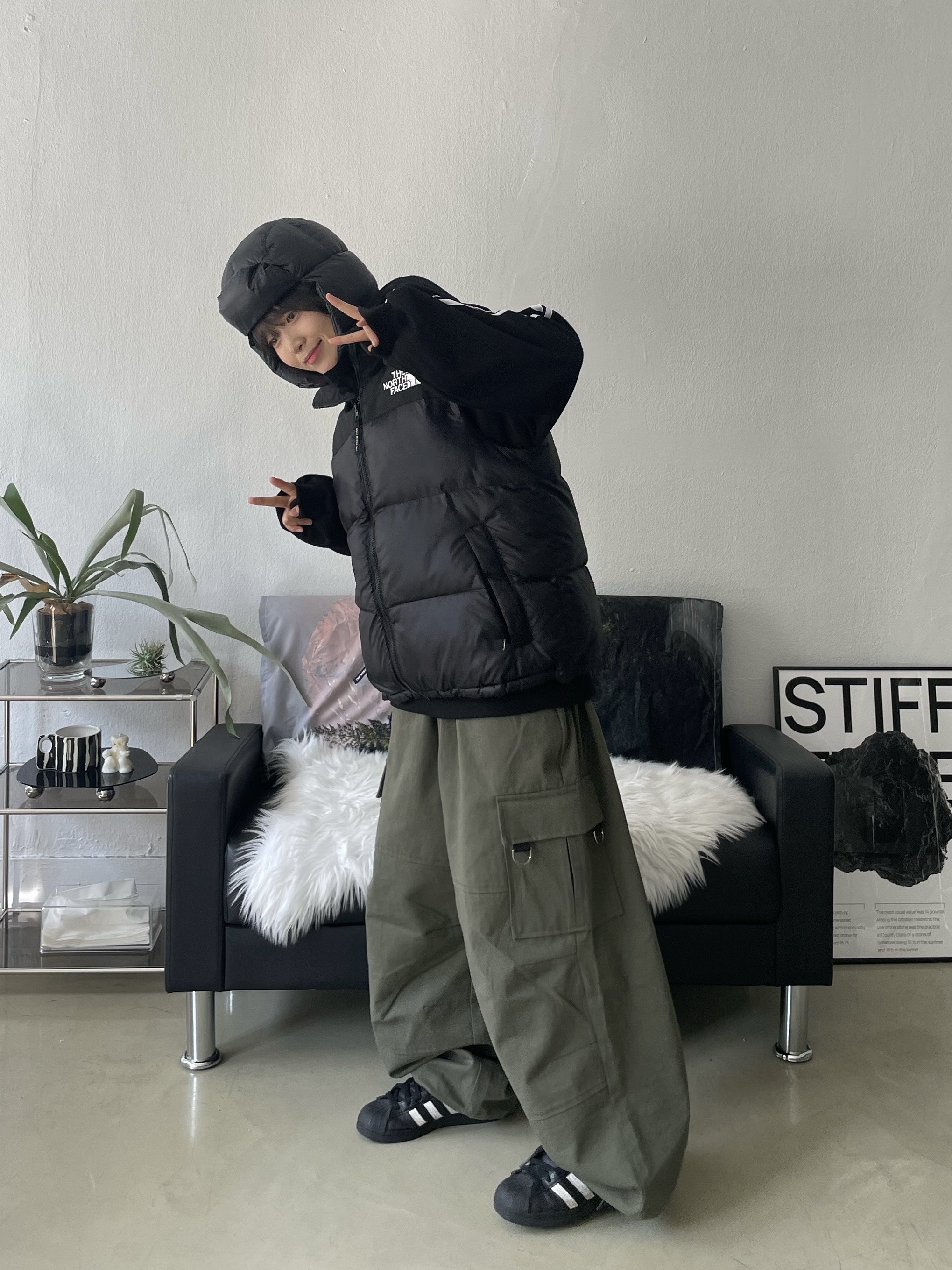 The North Face Nuptse On Ball Vest Real Black, Supreme Featherweight Down Trooper Black - 23FW 착용 스타일 - 4