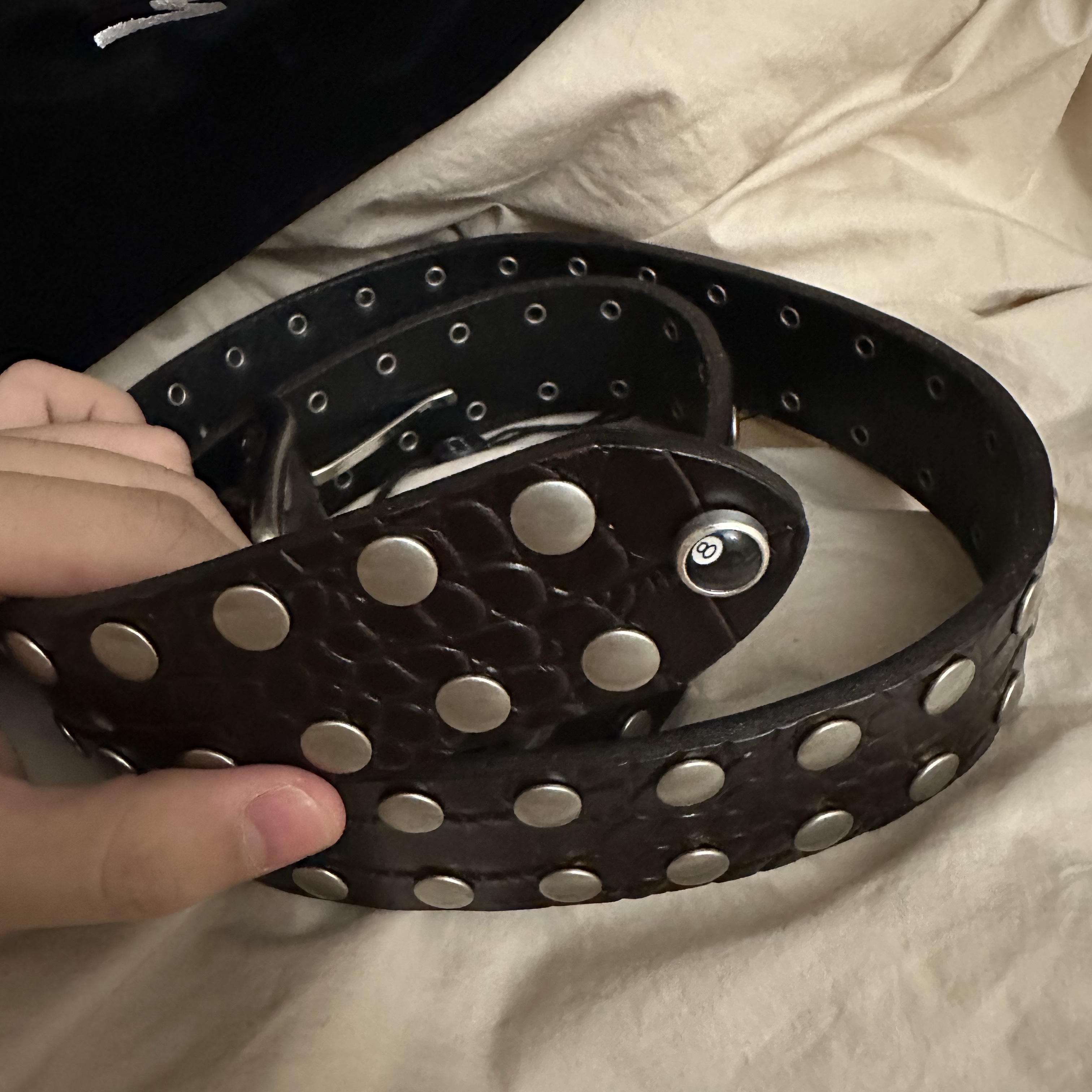 Stussy 8 Ball Studded Belt Black, Stussy 8 Ball Studded Belt Bone 착용 스타일 - 1
